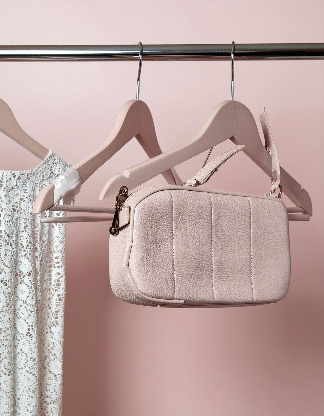 Padded hangers for bags - 30 bedroom bag storage ideas