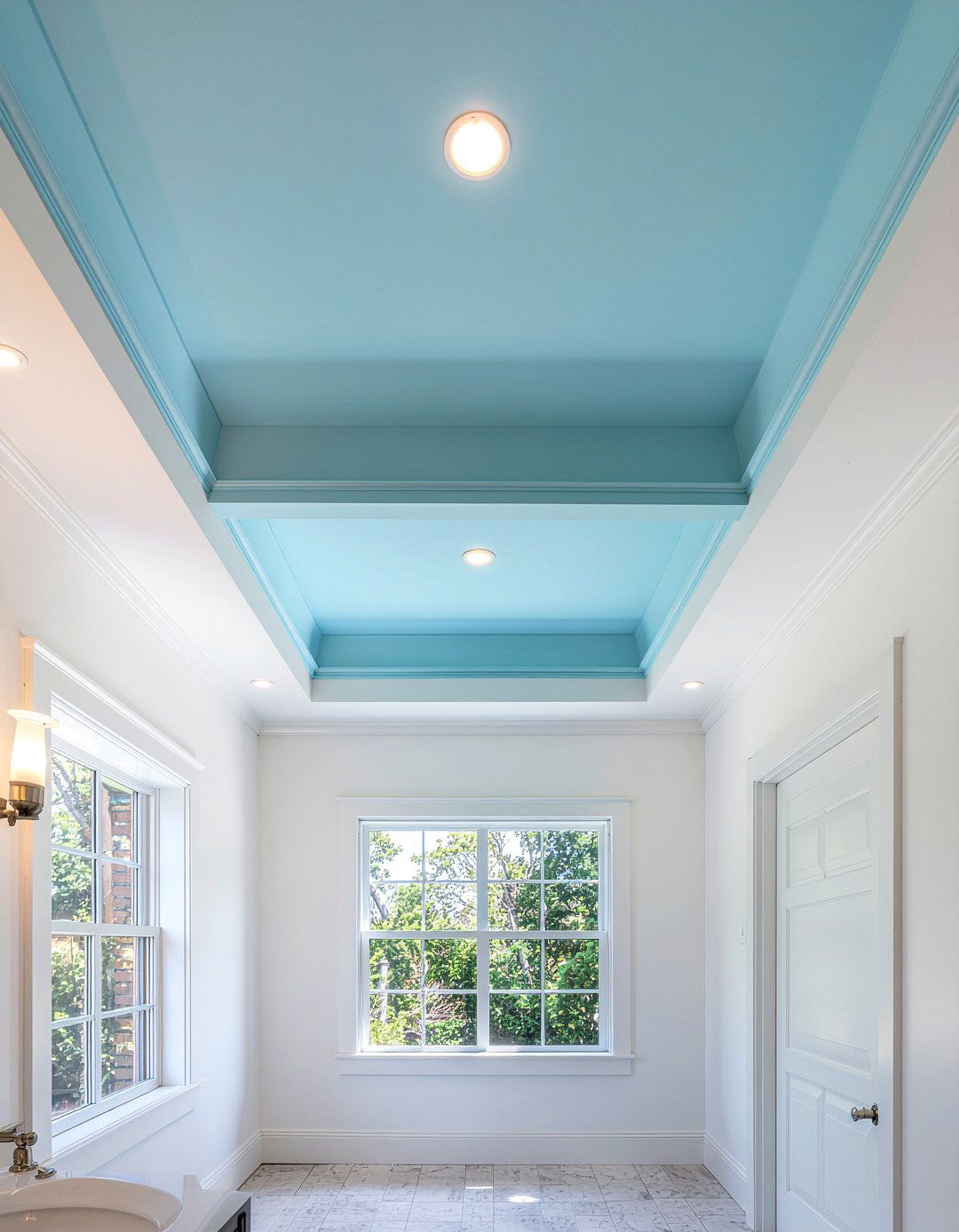 Paint ceiling accent - 30 low cost bathroom makeover ideas