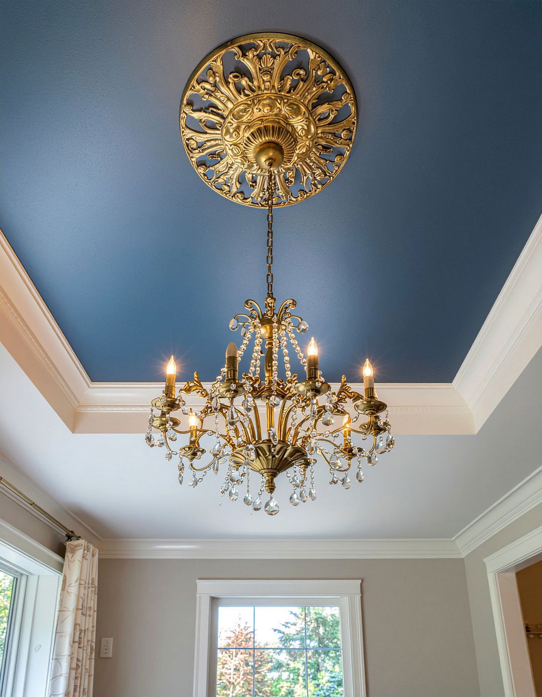 Painted Ceiling Detail - 30 living room focal point ideas