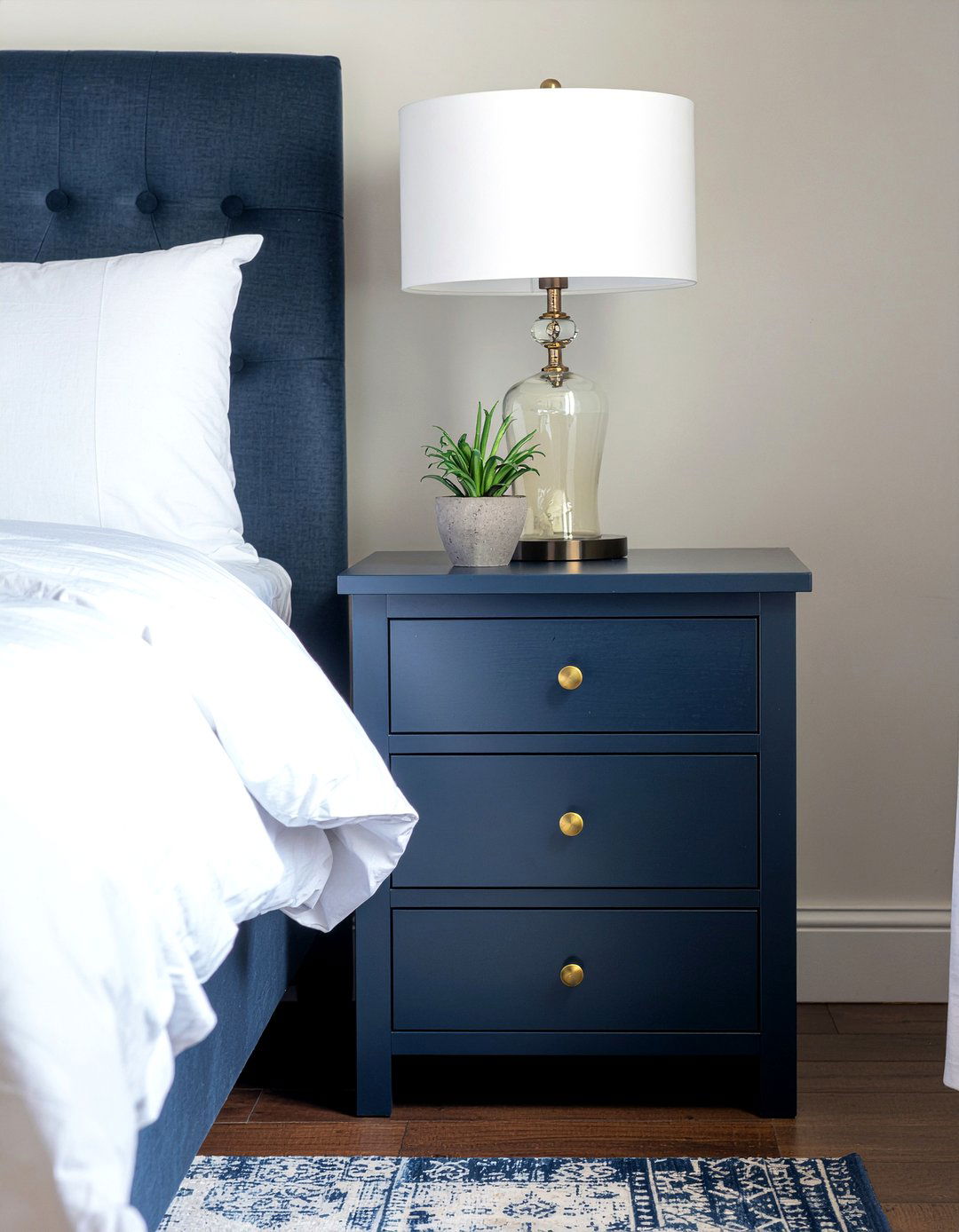 Painted Nightstand Refurbish - 30 handmade bedroom ideas