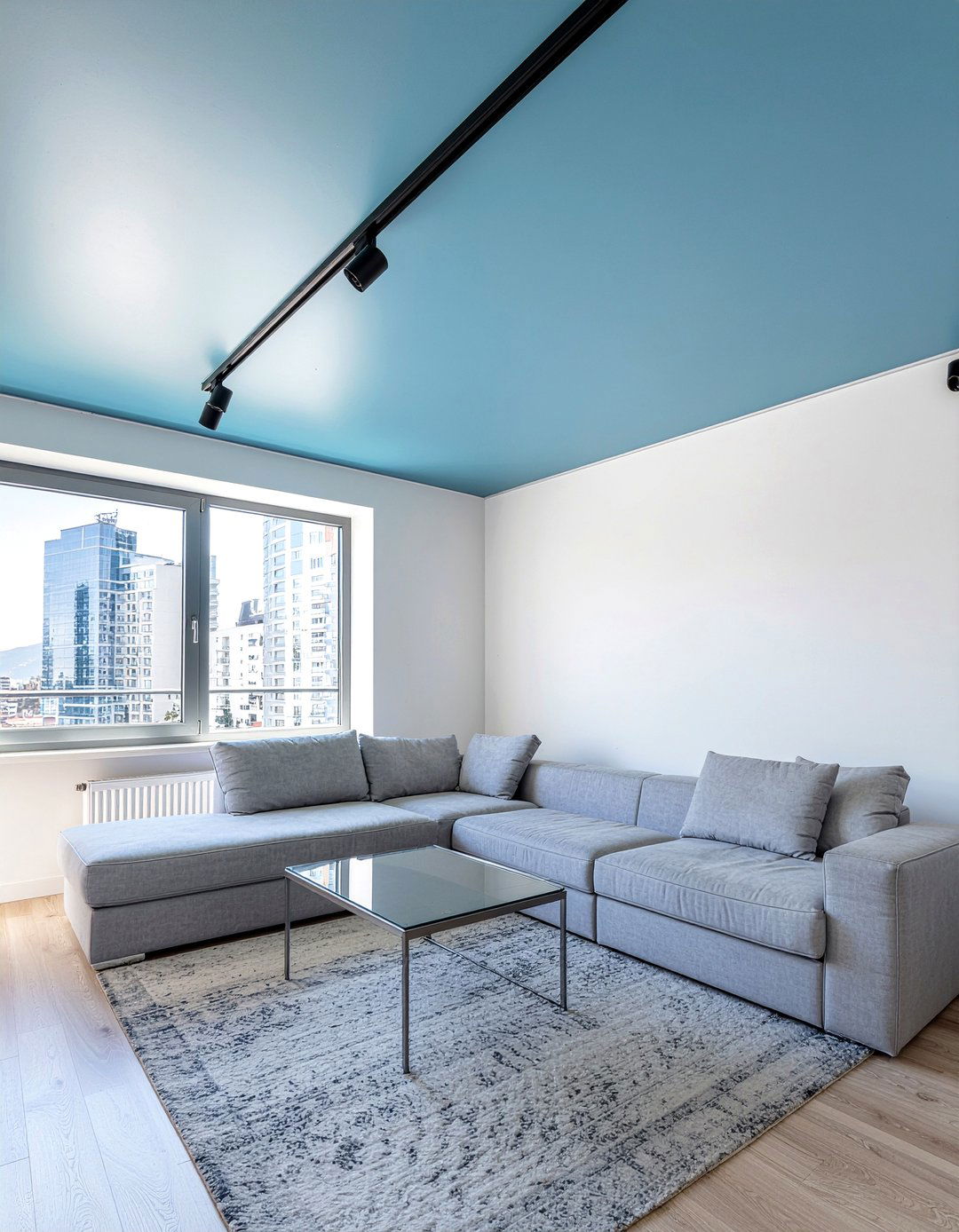 Painted ceiling - 30 living room color blocking ideas