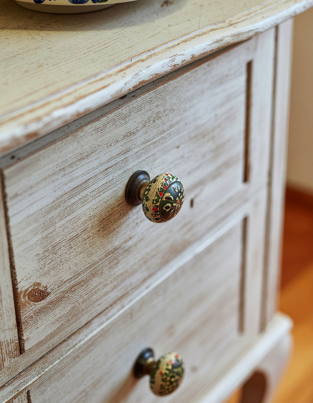 Painted dresser knobs - 30 DIY bedroom decor ideas