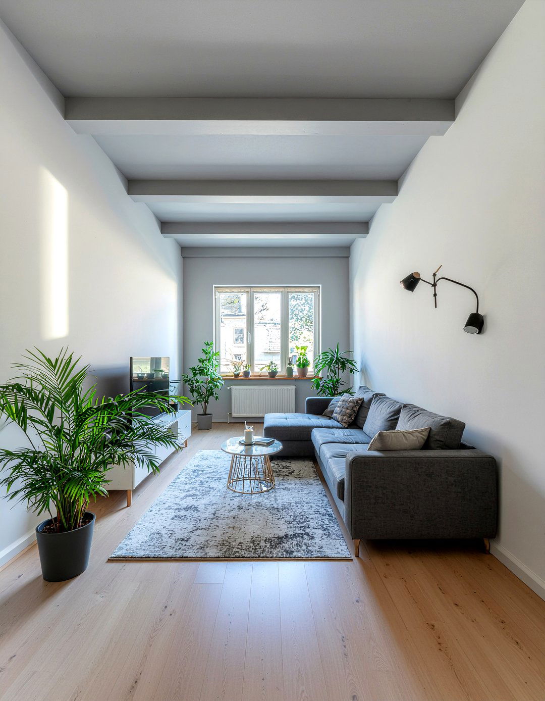 Painted grey ceiling beams - 30 exposed beam living room ideas