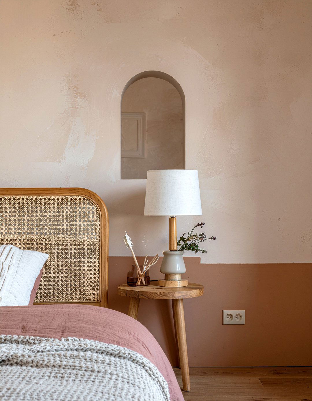 Painted wall arch - 30 DIY bedroom decor ideas