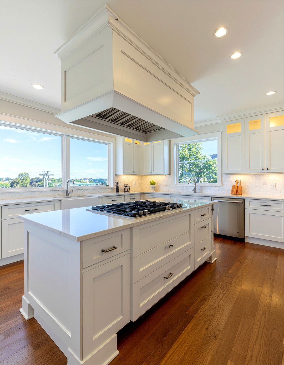 30 Hamptons Kitchen Ideas for a Coastal and Elegant Look