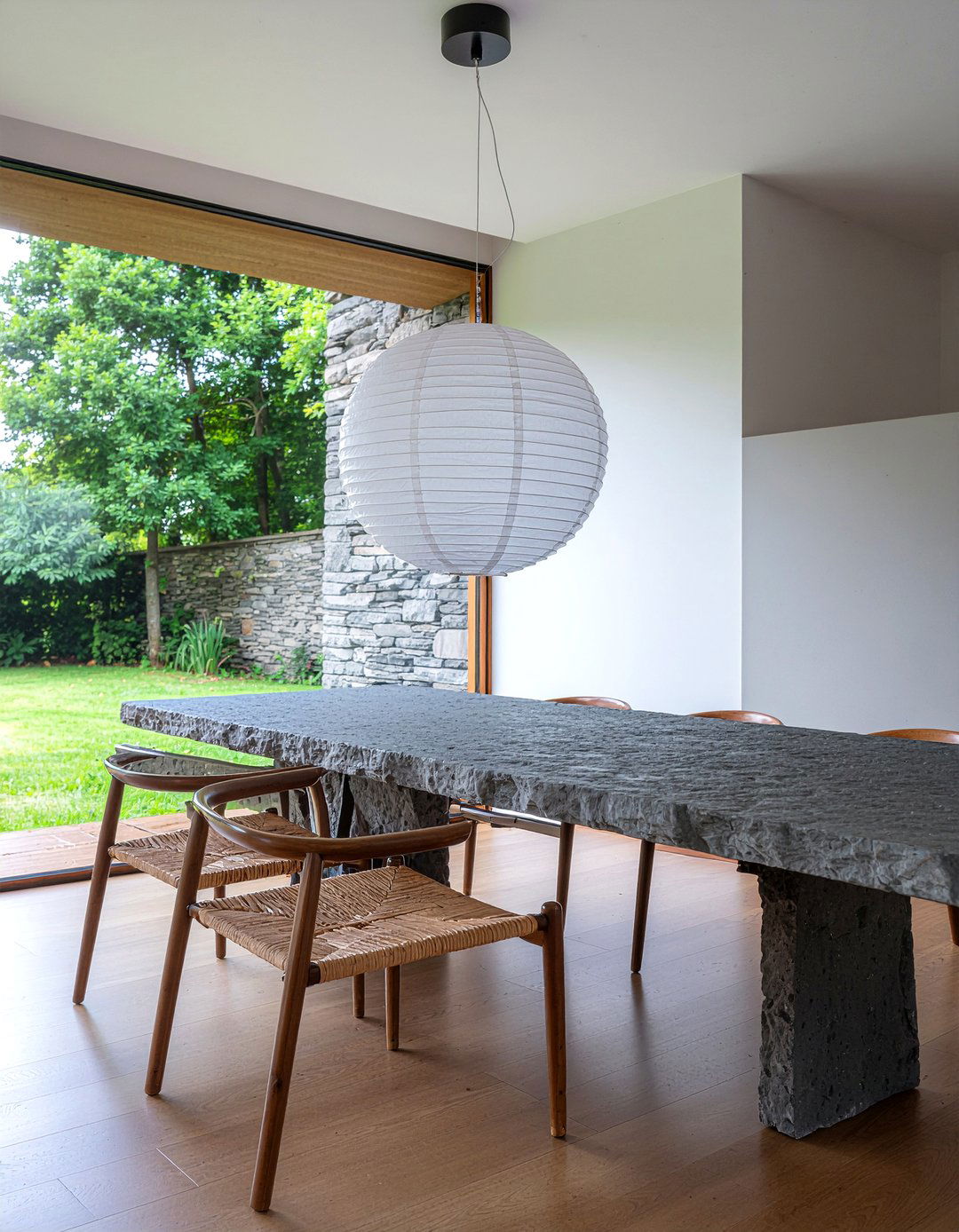 Paper and stone dining room - 30 dining room material mixing ideas