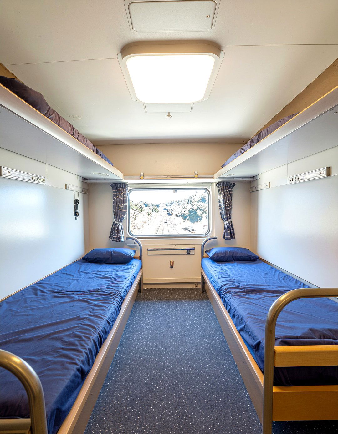 Passenger Train Bunk - 30 train bedroom ideas
