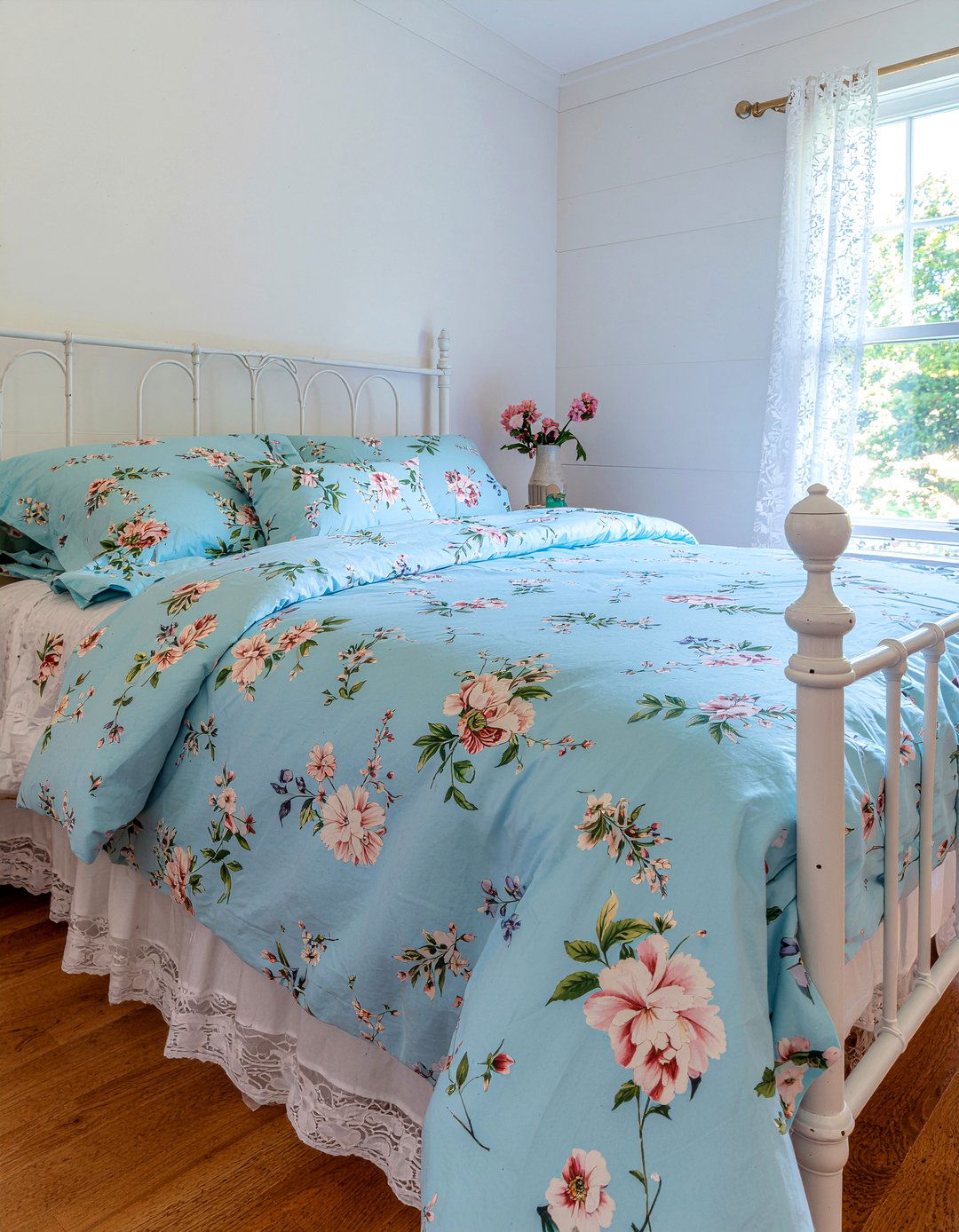 Pastel blue floral bedding - 30 bedroom blue bedding ideas