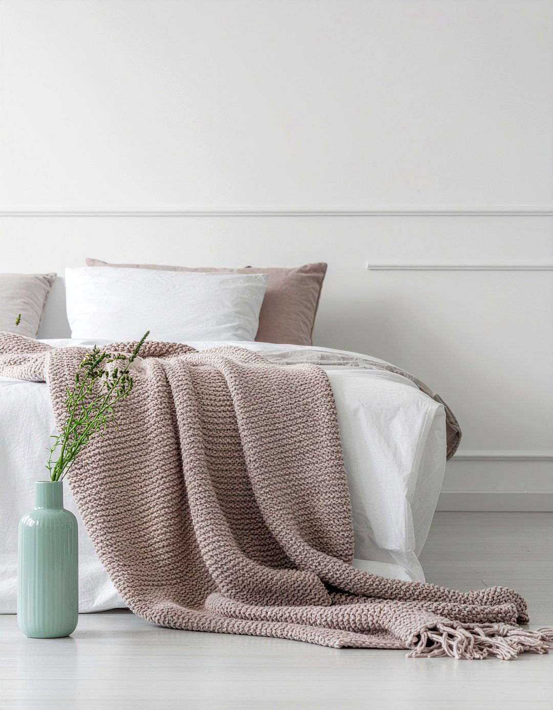 Pastel room accents - 30 Parisian bedroom ideas