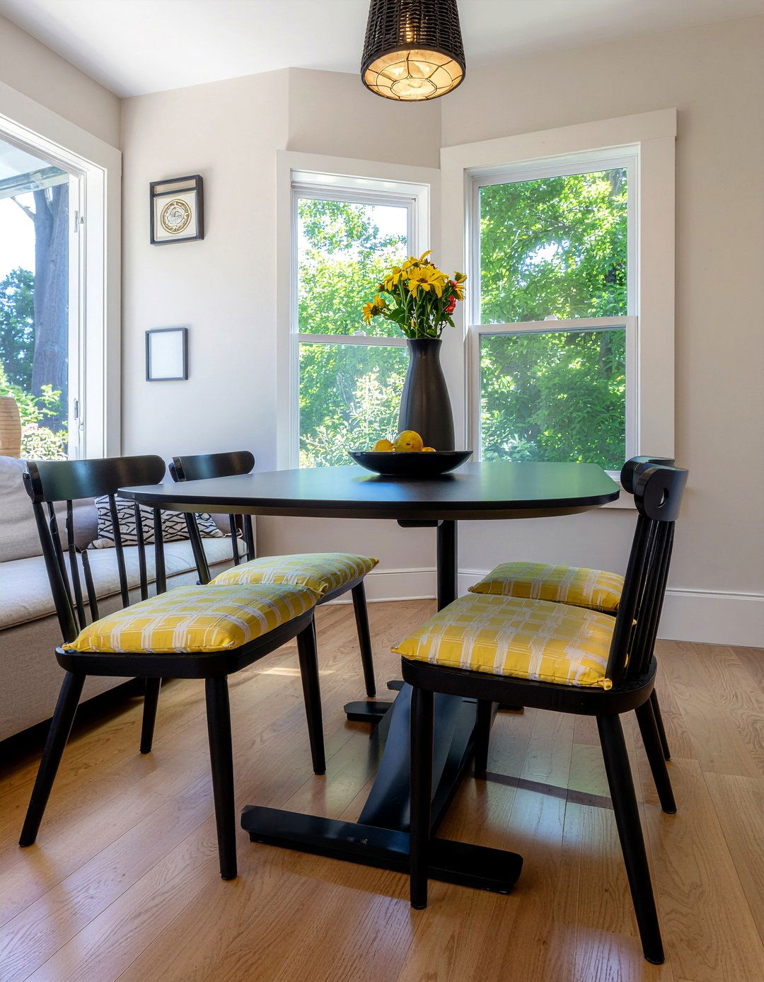 Patterned Seat Cushions - 30 rental dining room ideas