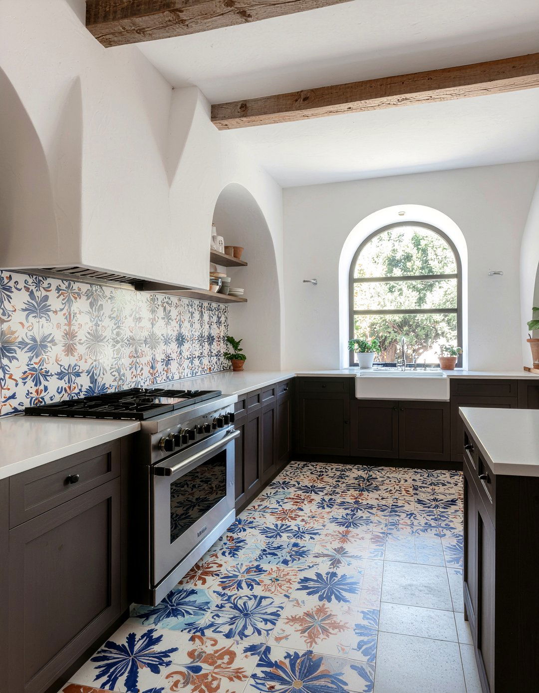 Patterned encaustic tile - 30 kitchen flooring ideas