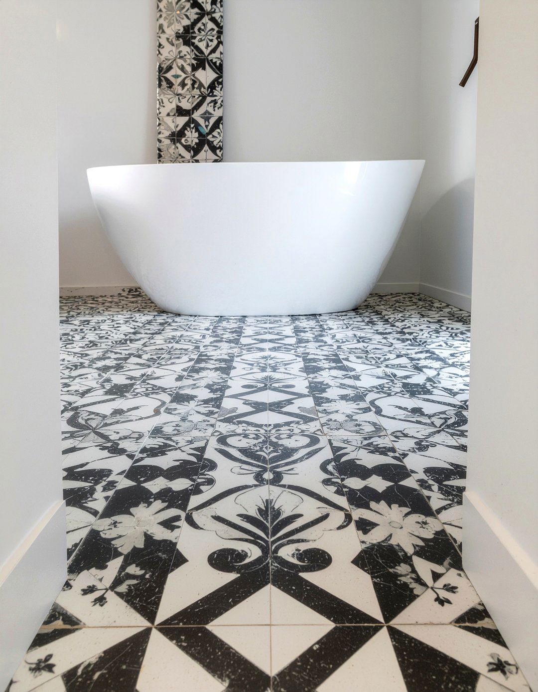 Patterned floor tile - 30 bathroom makeover ideas