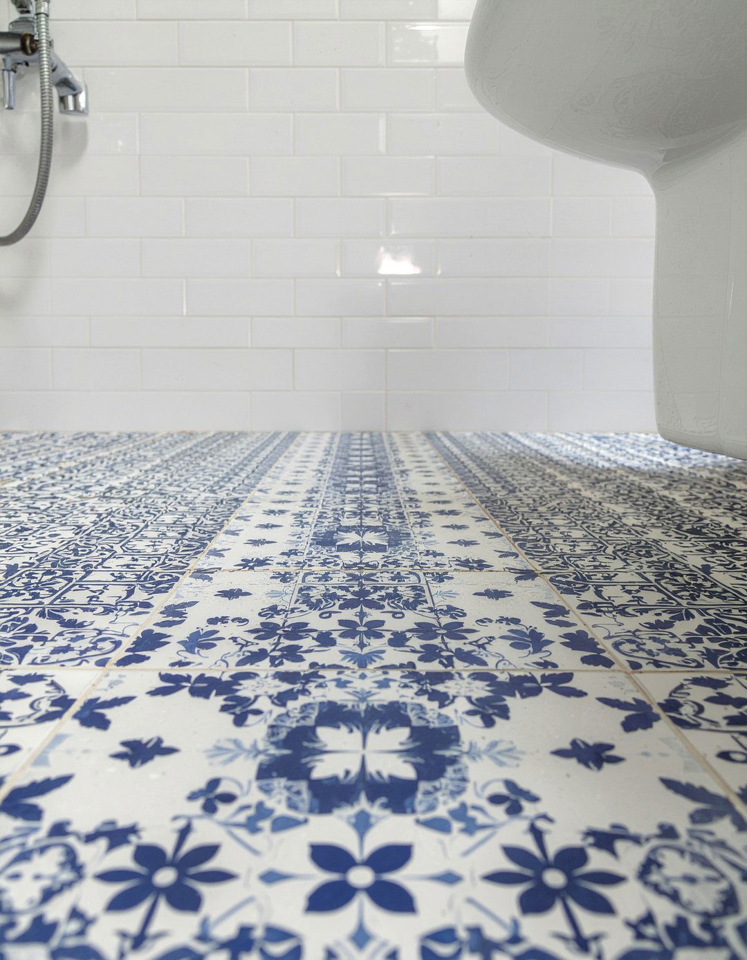 Patterned floor tile - 30 small bathroom ideas