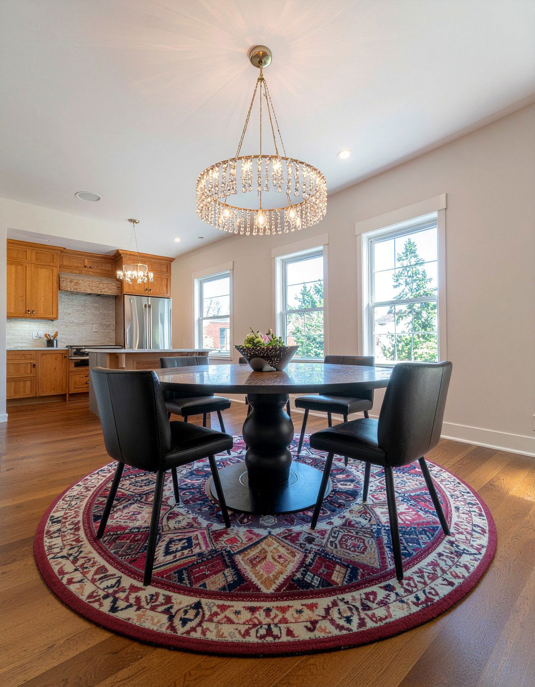 Patterned round rug dining room - 30 round rug dining room ideas