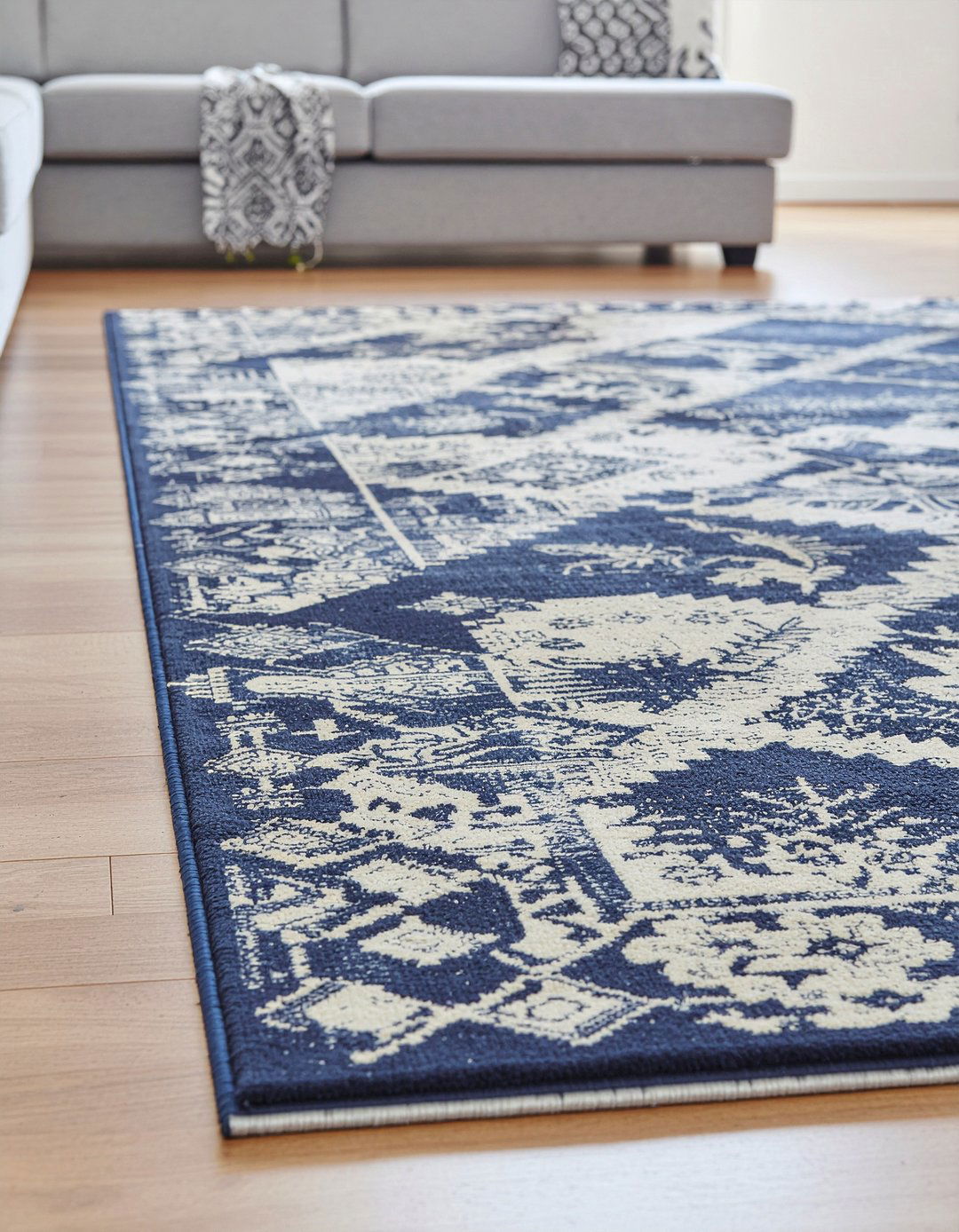 Patterned rug on neutral carpet - 30 living room rug layering ideas