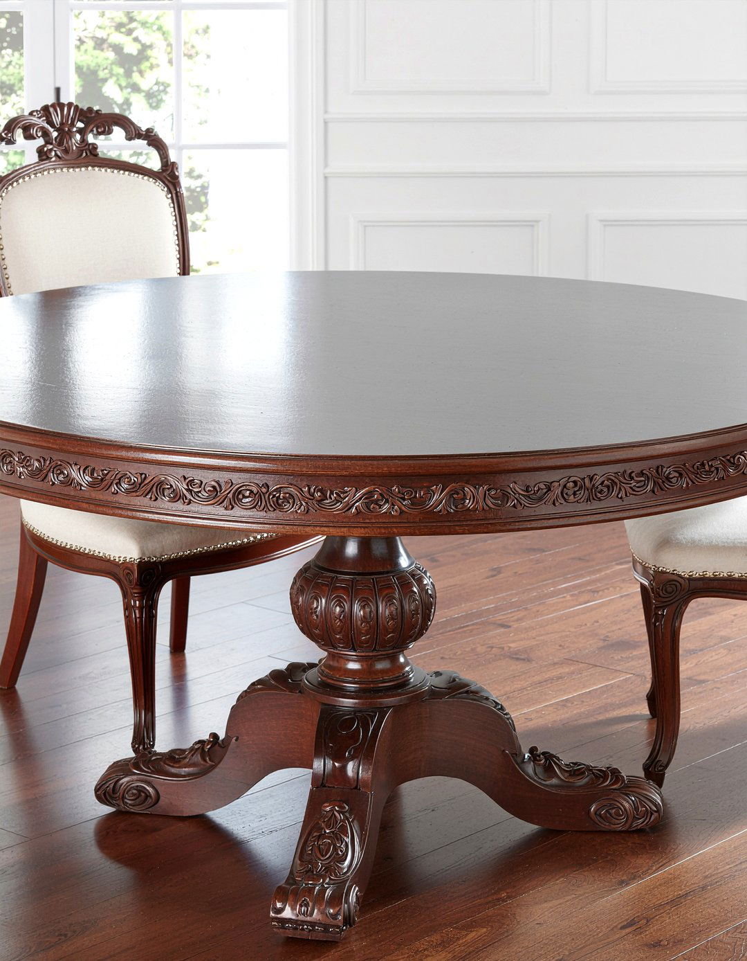 Pedestal Dining Table - 30 dining room classic element ideas