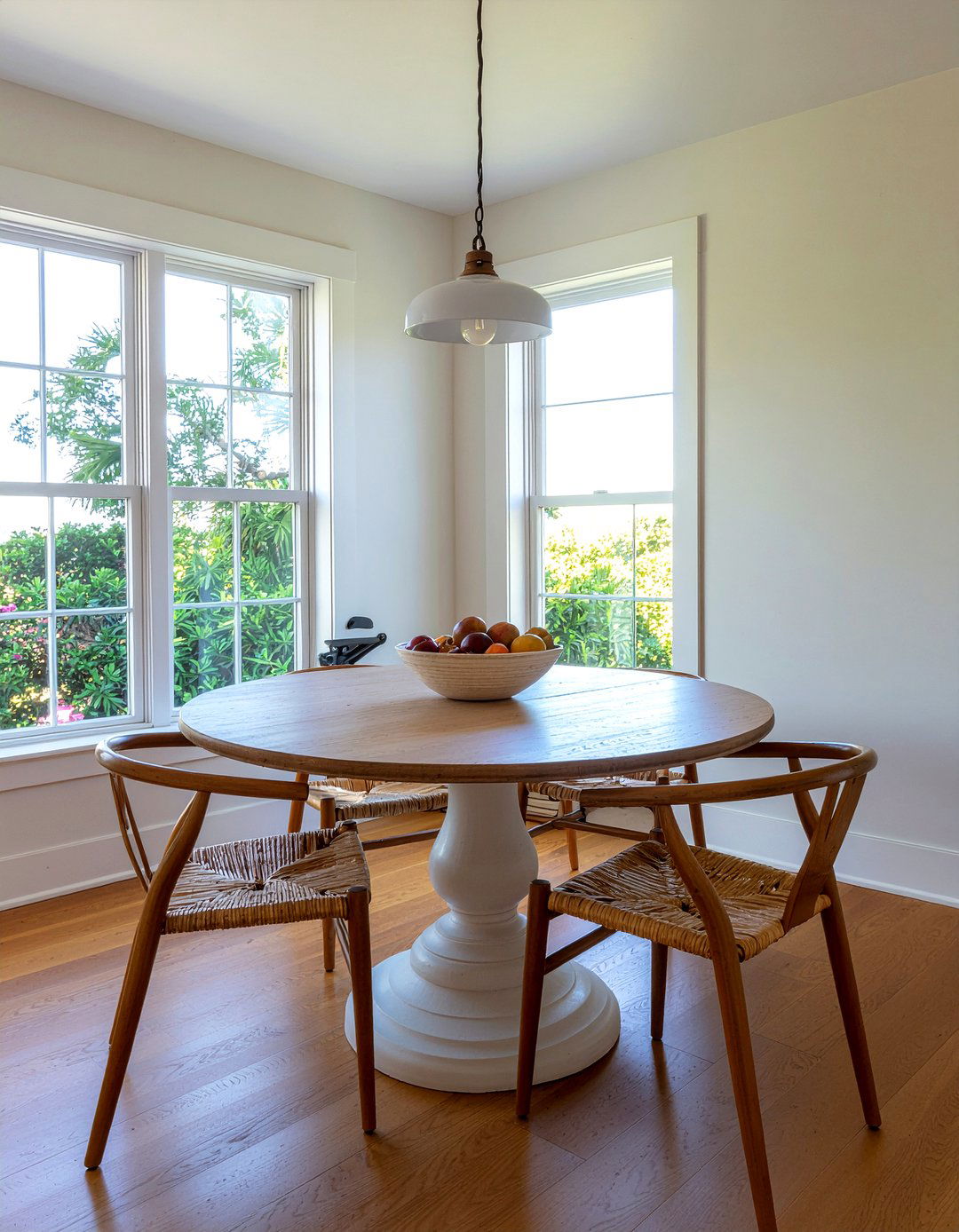 Pedestal Round Dining Table - 30 round dining table ideas