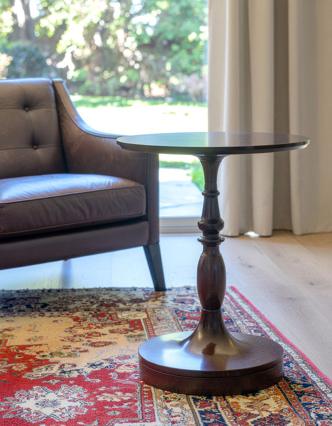 Pedestal Side Table - 30 living room timeless furniture ideas