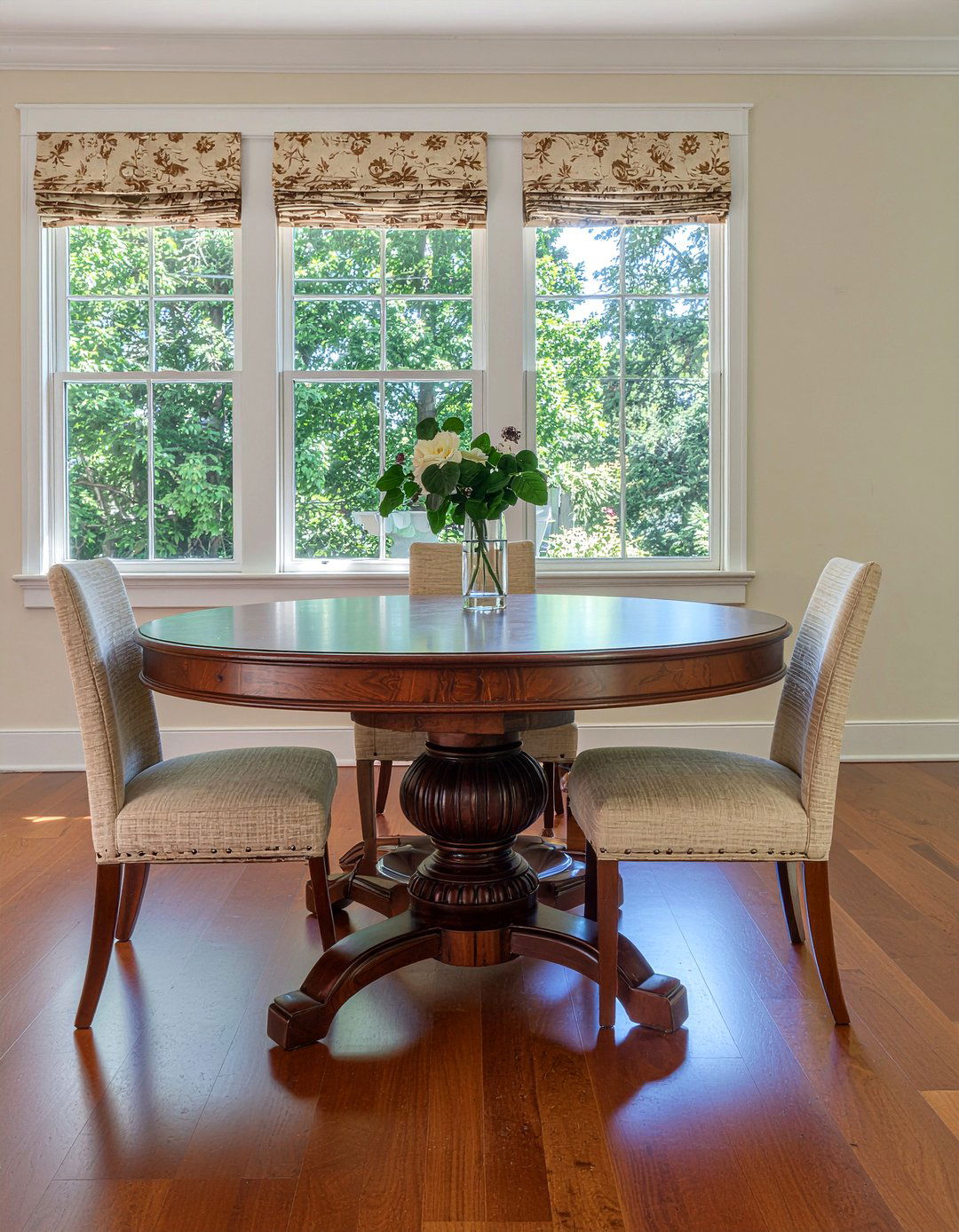 Pedestal dining table - 30 Georgian dining room ideas