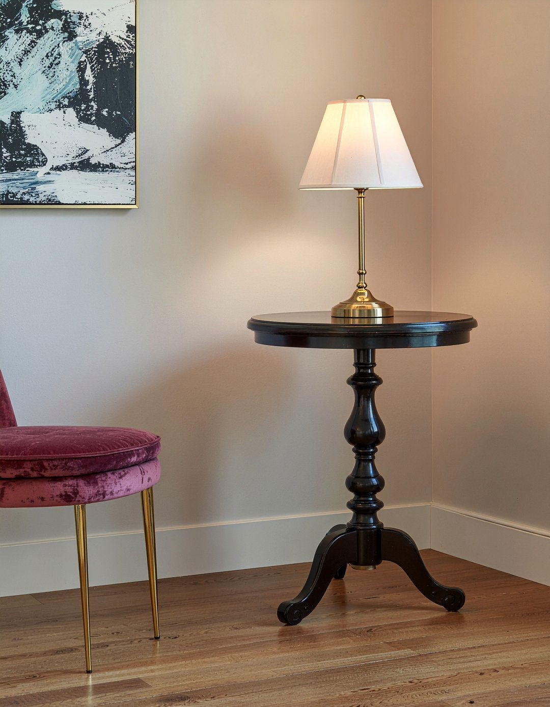 Pedestal side table - 30 living room Regency furniture ideas