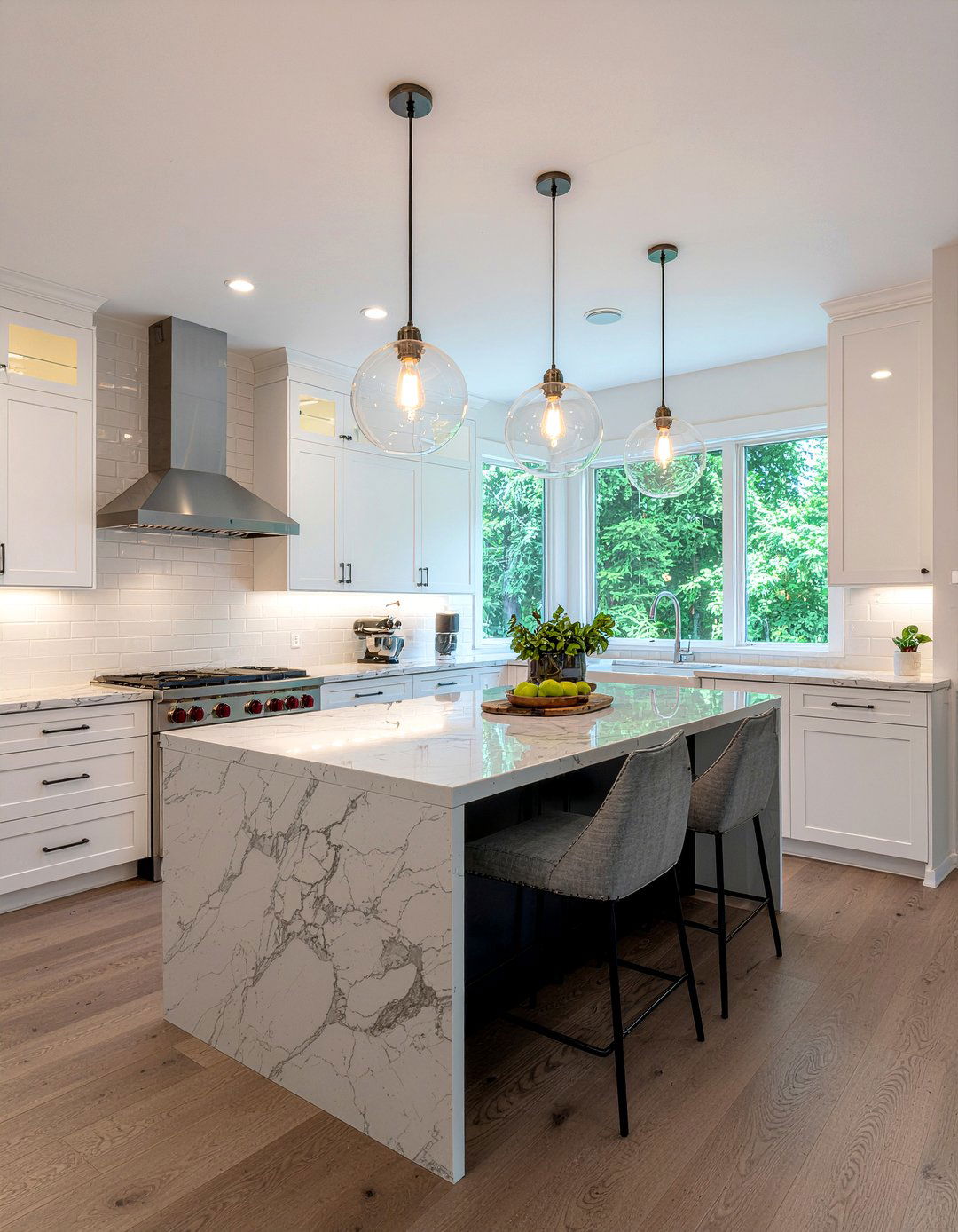 Pendant Lighting Over Island - 30 bright kitchen ideas
