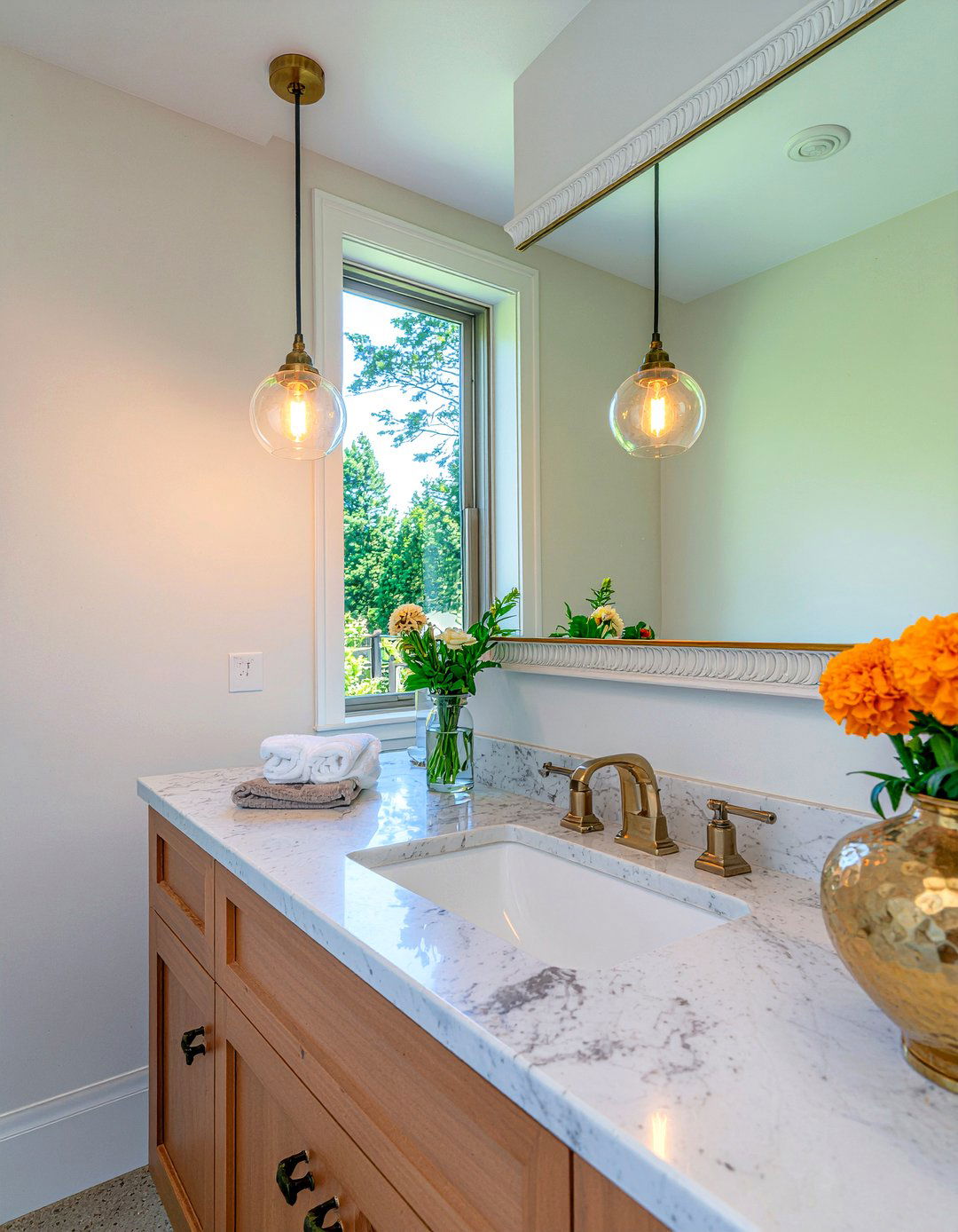 Pendant bathroom lighting - 30 hotel bathroom ideas