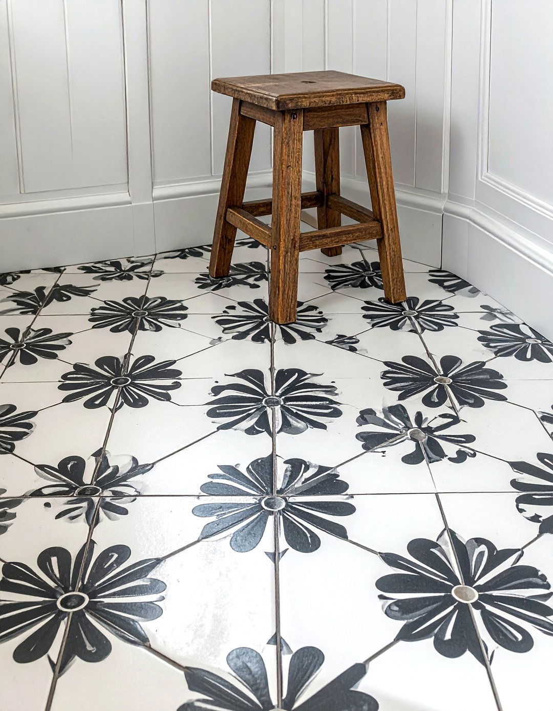 Penny Tile Floor - 30 bungalow bathroom ideas