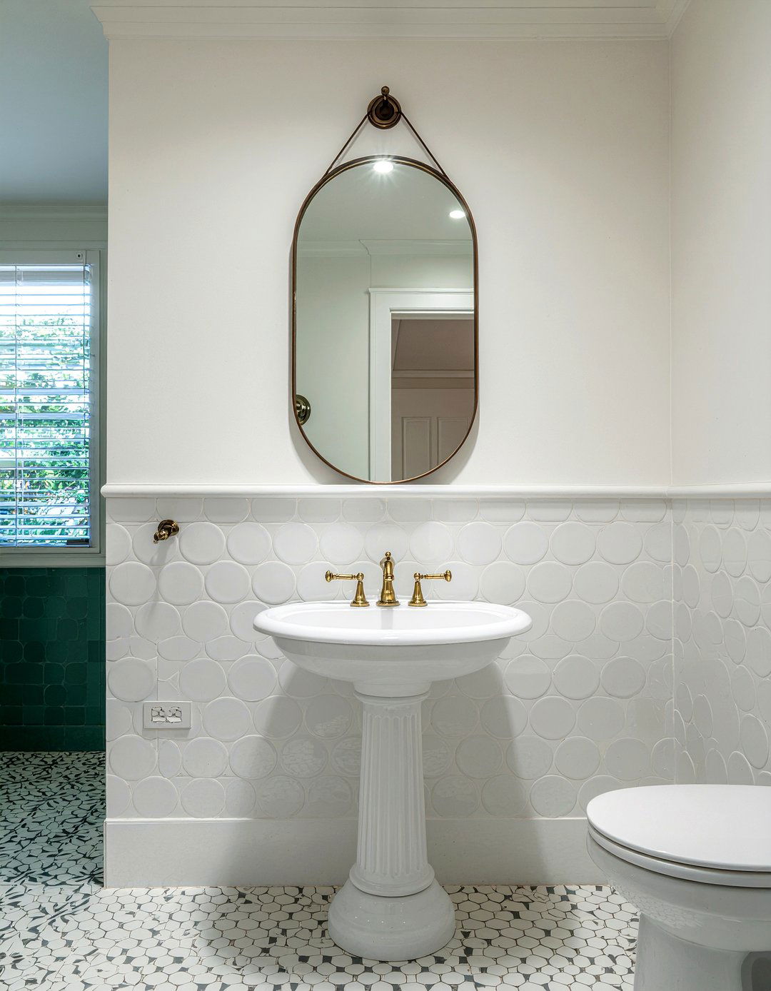 Penny tile bathroom walls - 30 floor to ceiling tile bathroom ideas