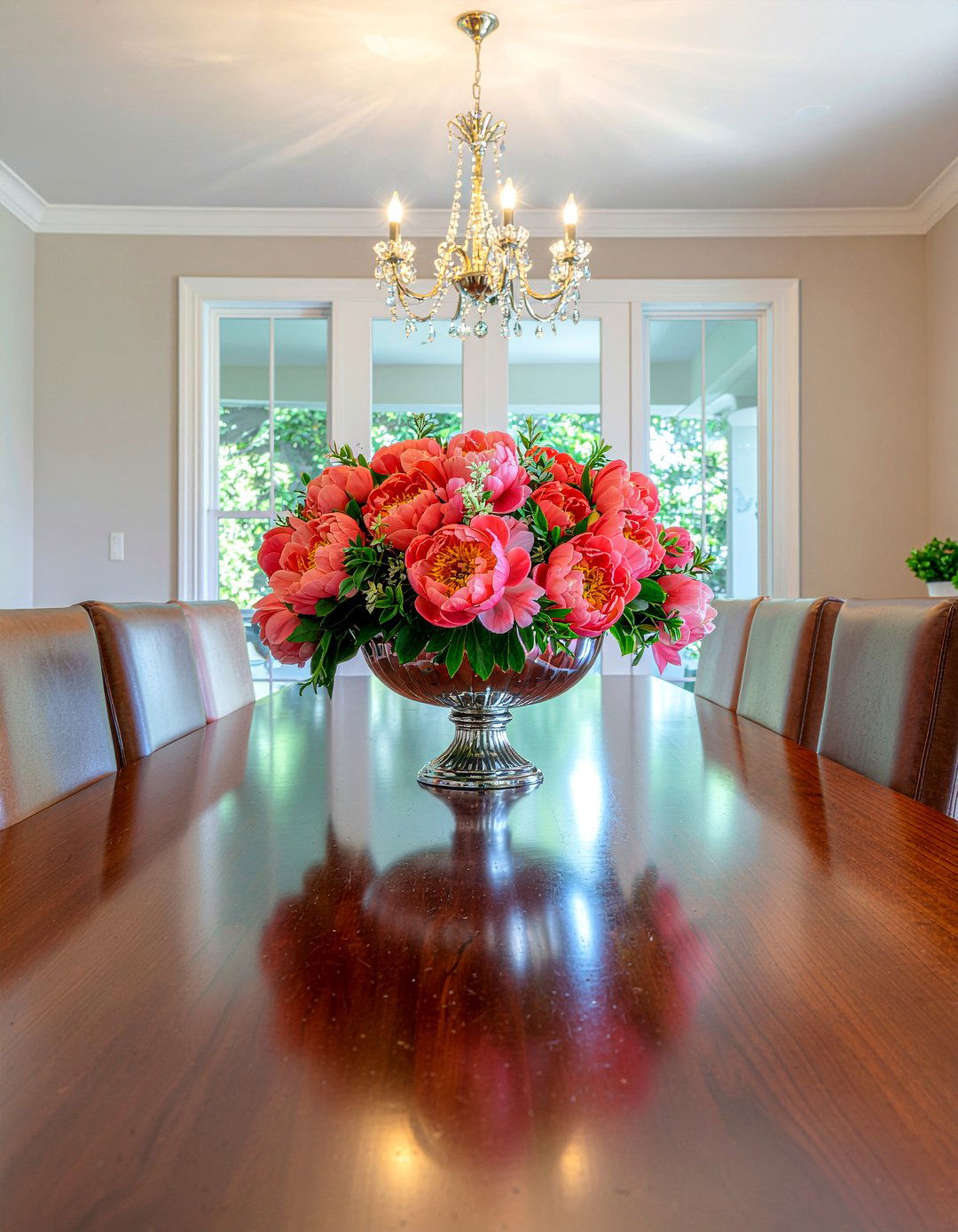 Peony dining table arrangement - 30 floral centerpiece dining ideas