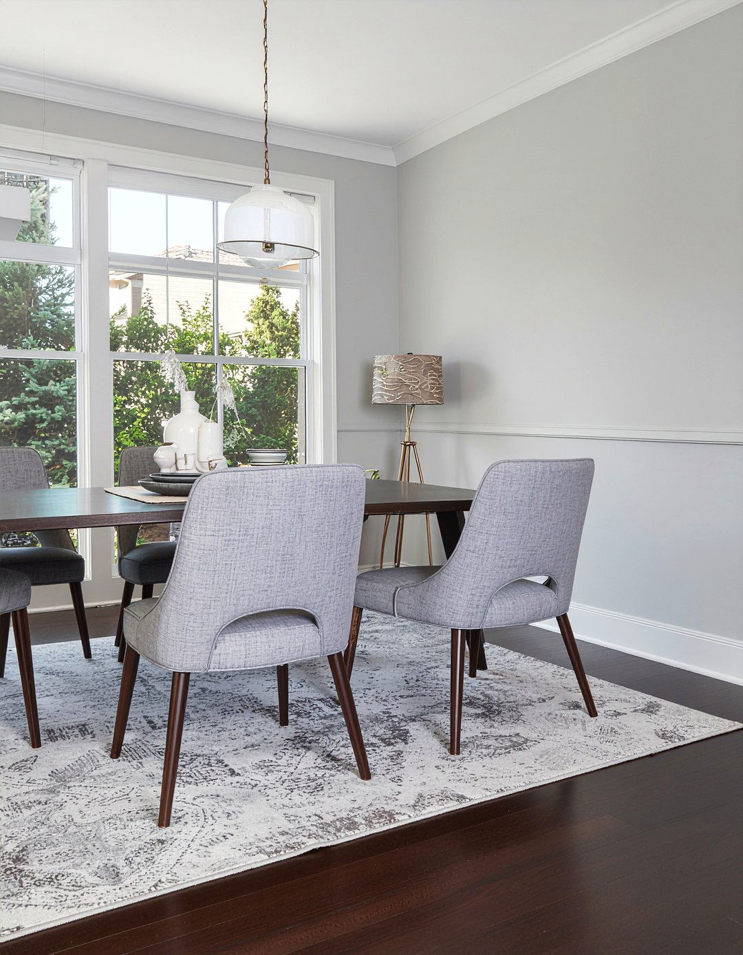 Performance fabric upholstery - 30 family-friendly dining room ideas