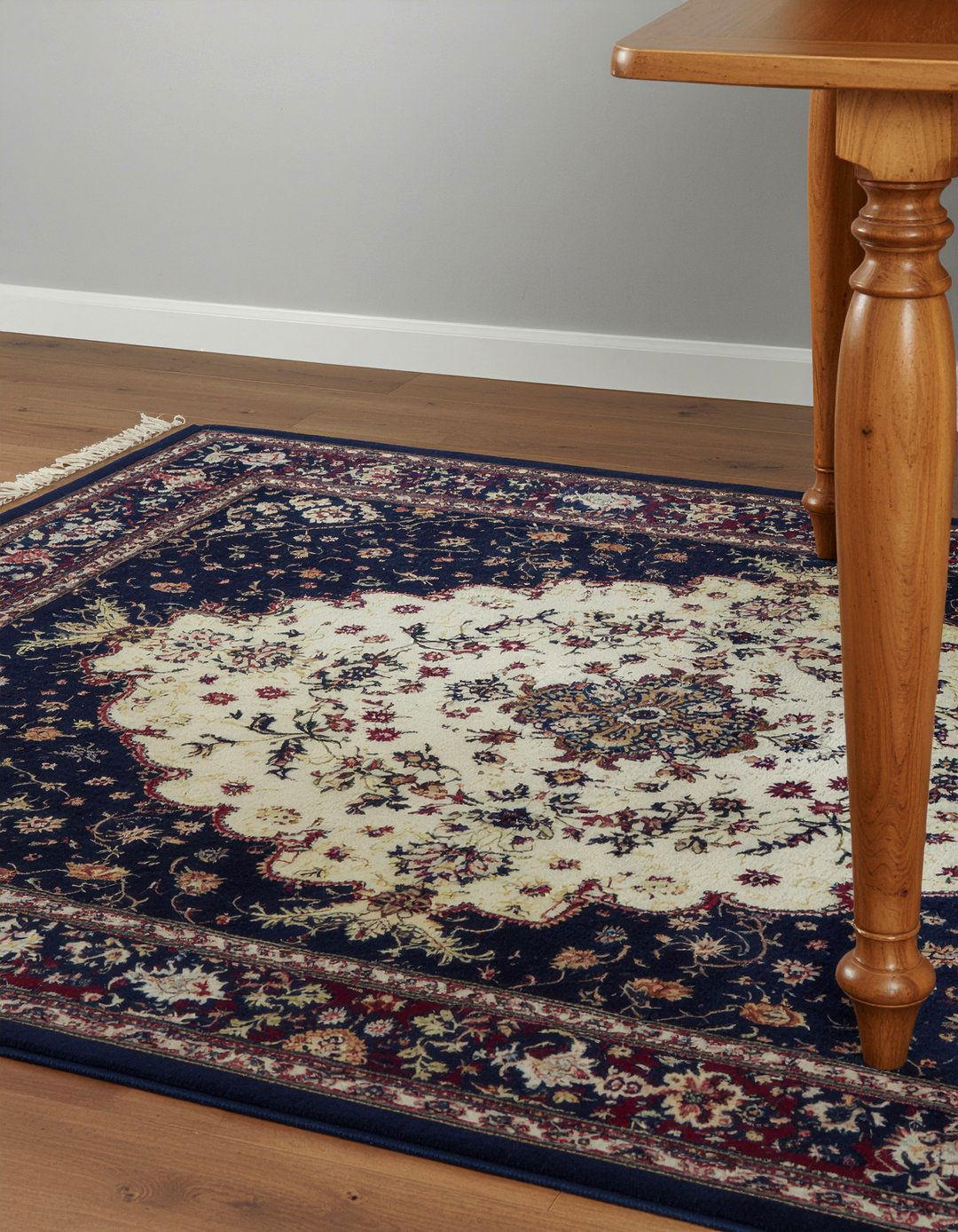 Persian Area Rug - 30 dining room classic element ideas