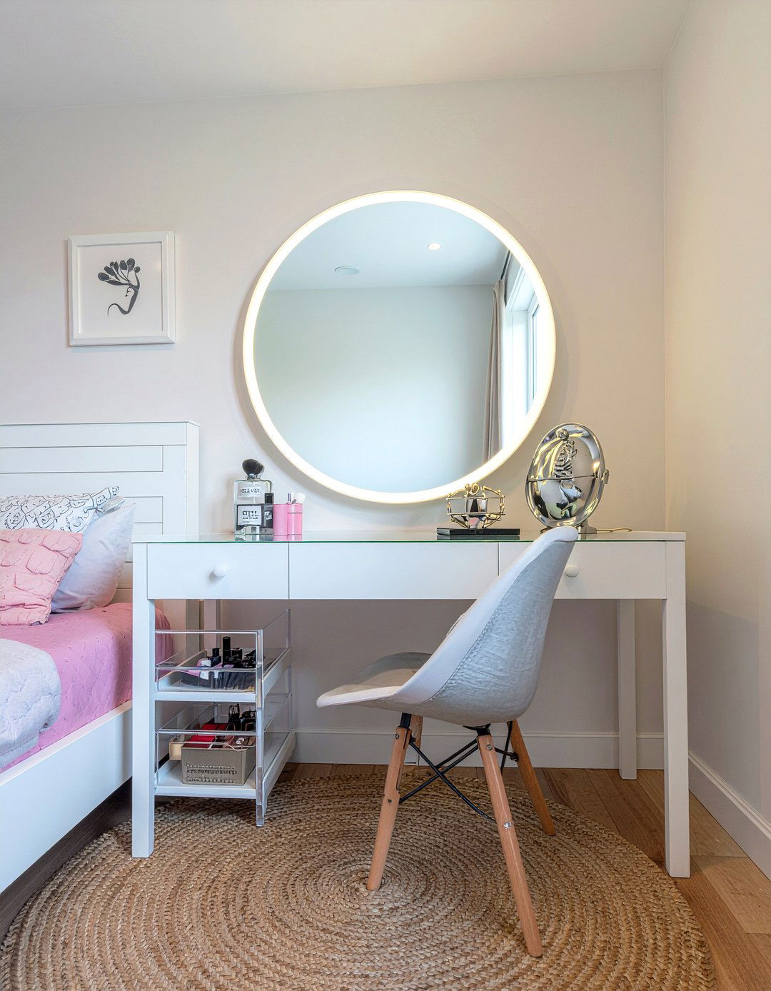 Personalized vanity area - 30 bedroom personalized ideas