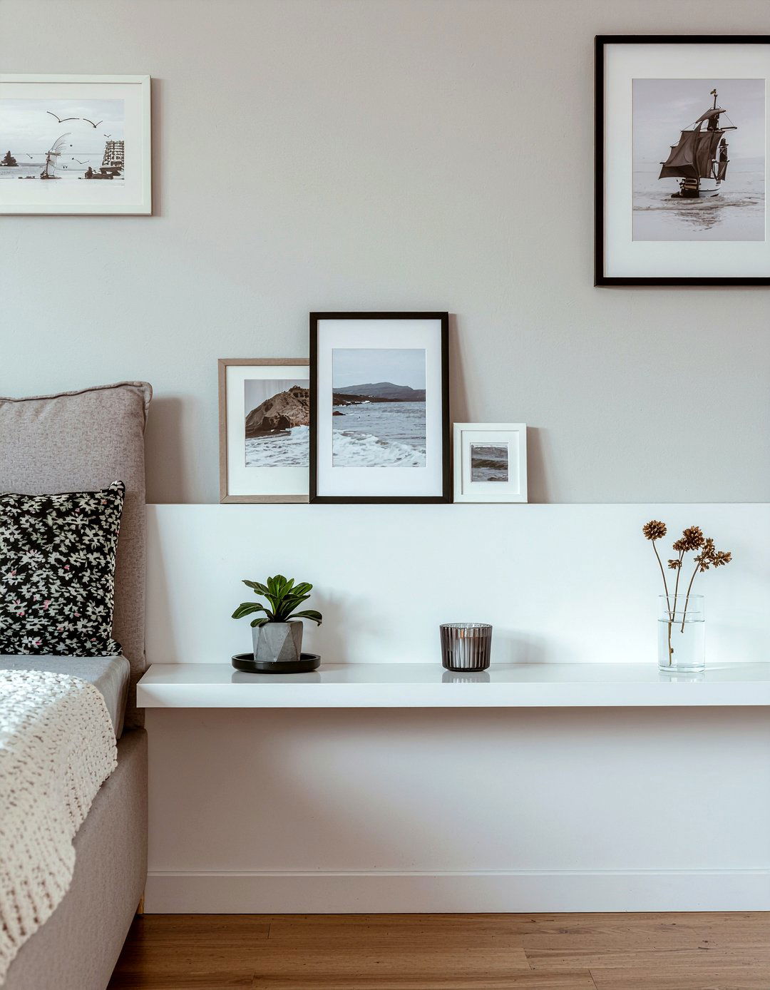 Photo ledge - 30 budget bedroom ideas