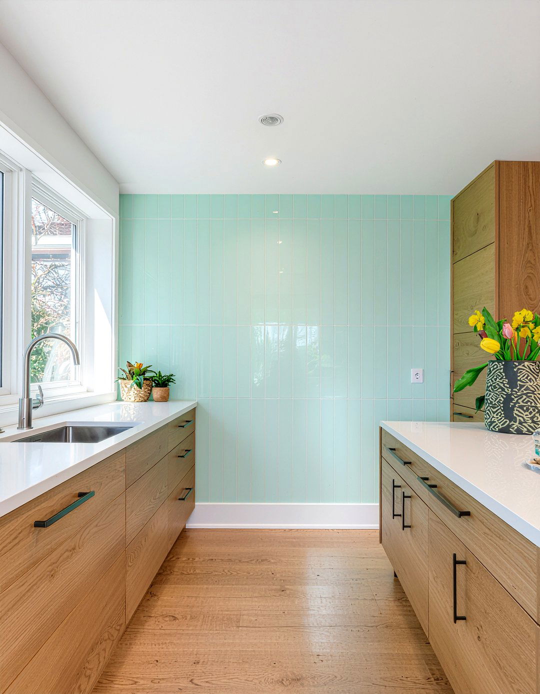 Picket Tile Backsplash - 30 kitchen backsplash ideas