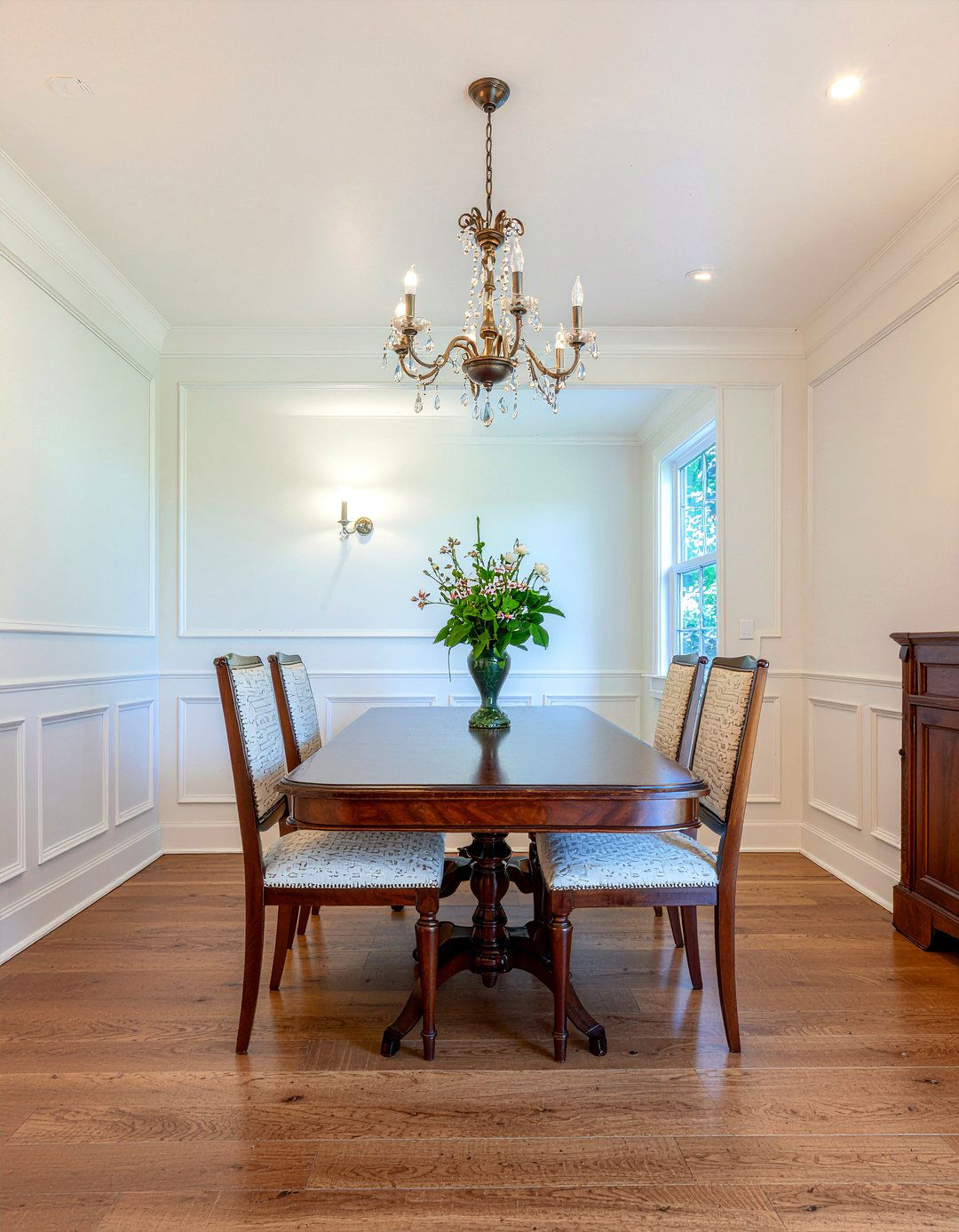 Picture Frame Molding - 30 dining room wainscoting ideas