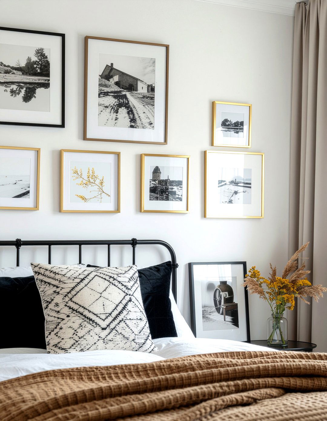 Picture Frames - 30 inexpensive bedroom ideas