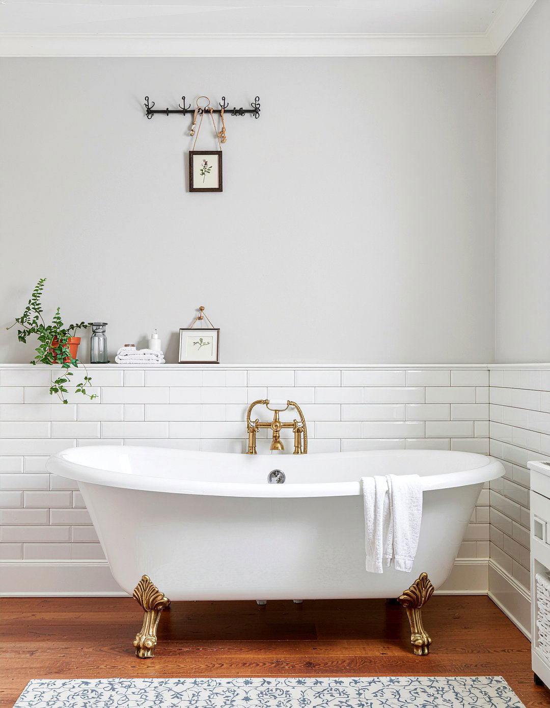 Picture Rail Bathroom - 30 bathroom molding ideas