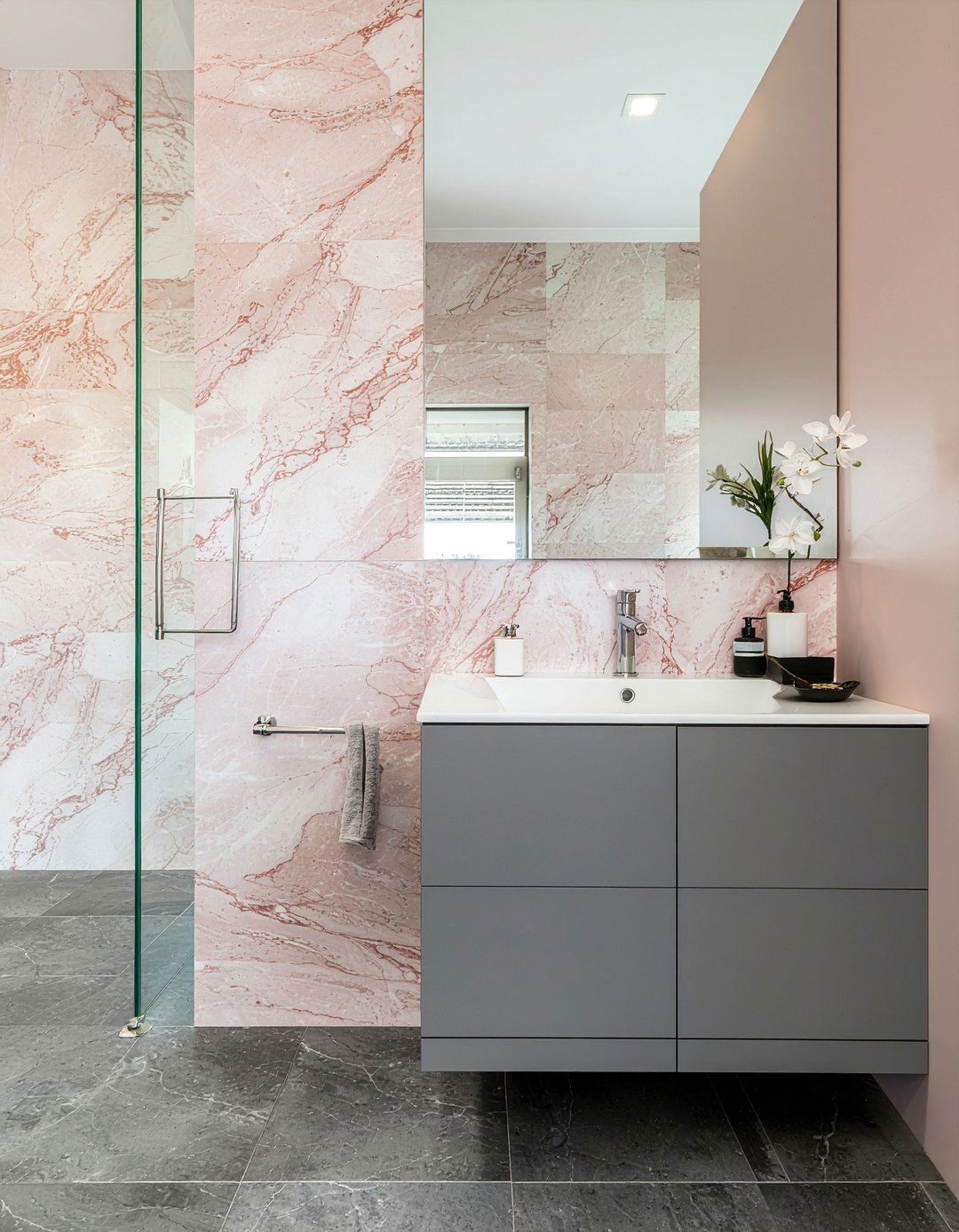 Pink marble and grey bathroom - 30 pink marble bathroom ideas