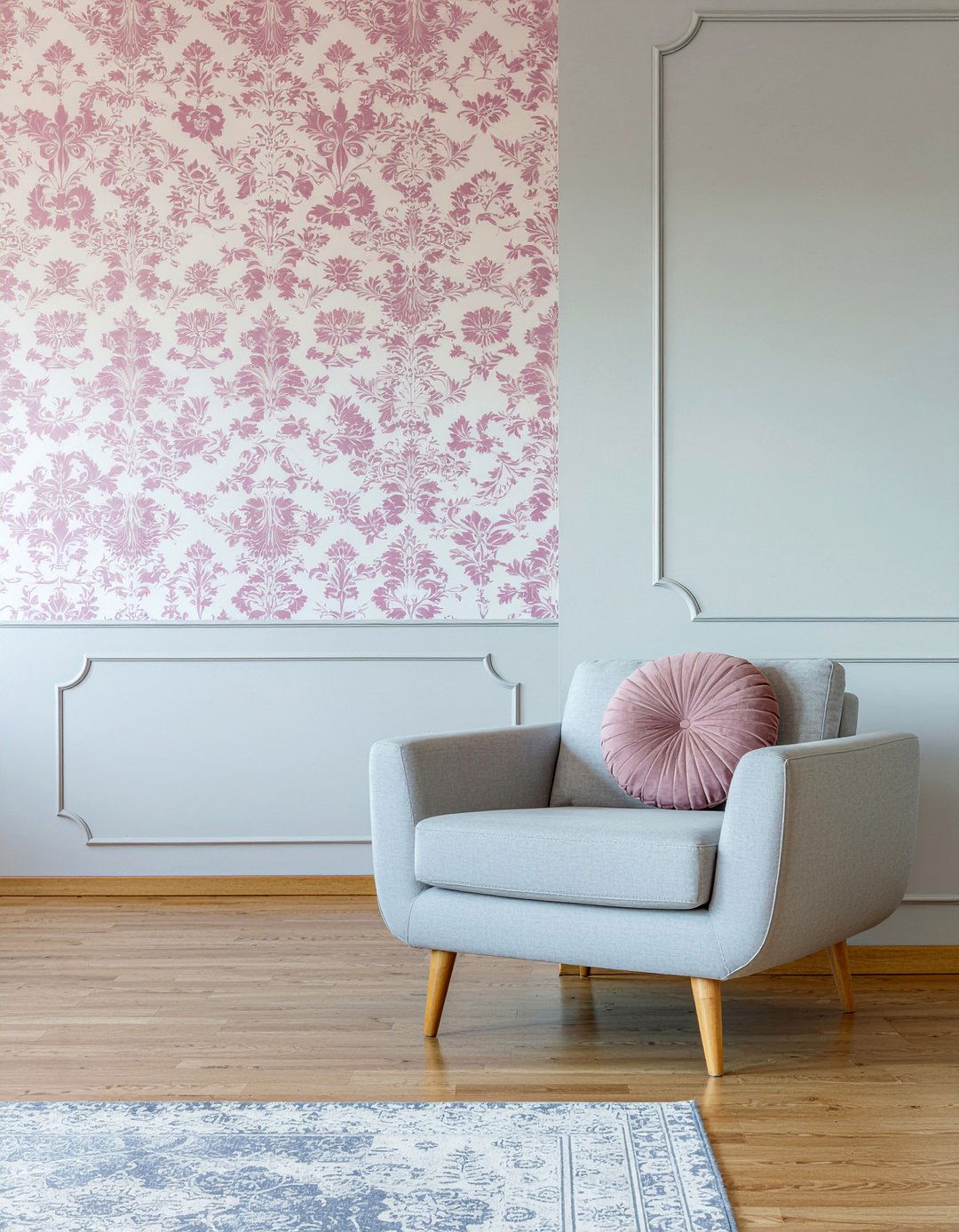 Pink patterned wallpaper gray trim - 30 pink and gray living room ideas