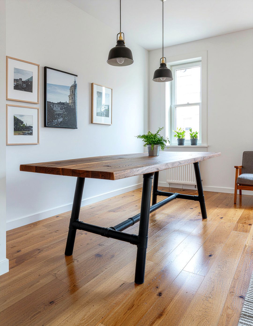 Pipe Leg Dining Table - 30 industrial dining table ideas