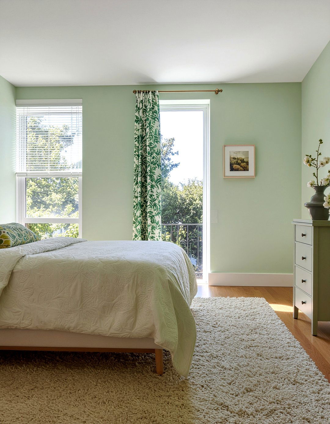 Pistachio Green Bedroom - 30 green bedroom ideas