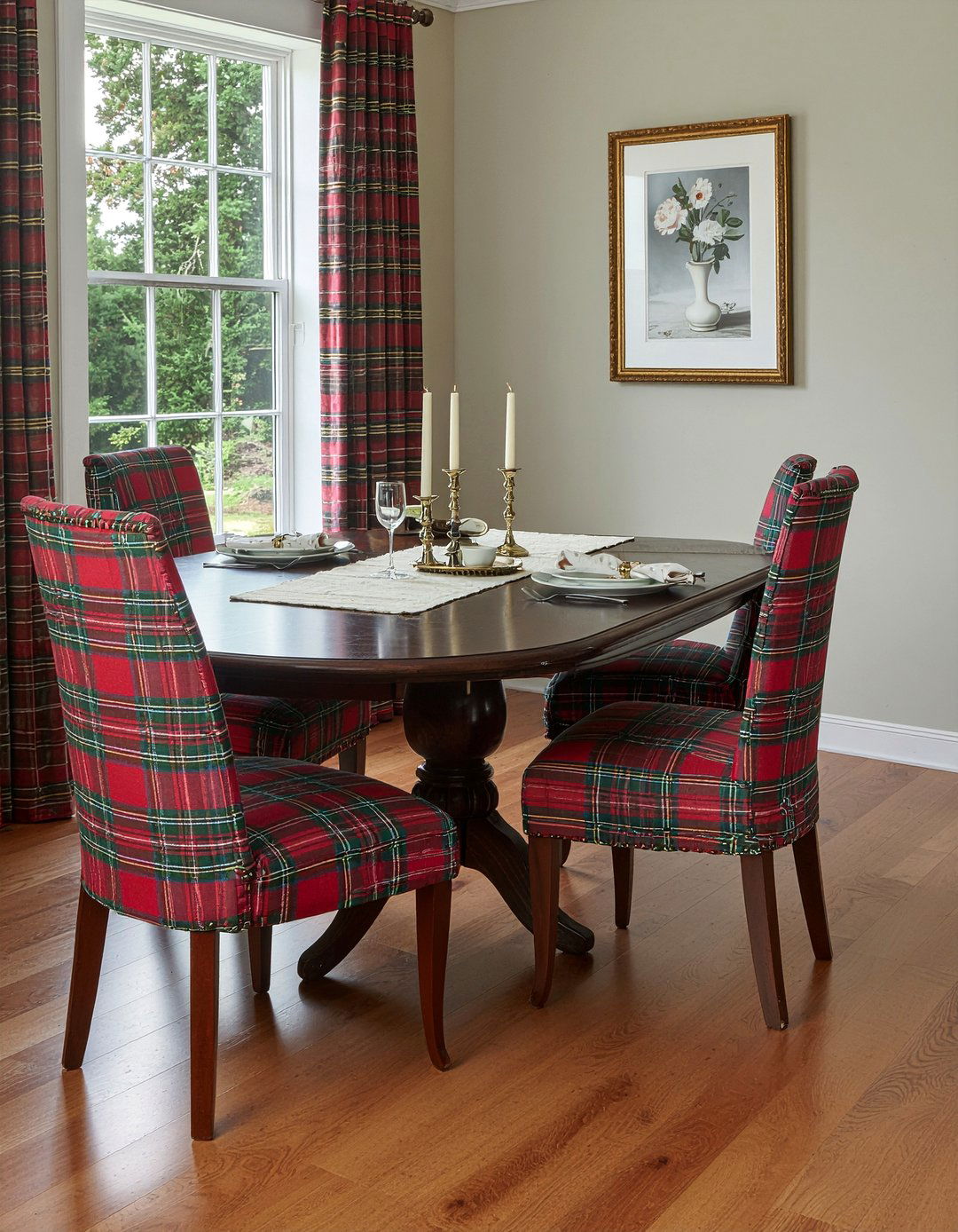 Plaid Fabric Dining Chairs - 30 English cottage dining room ideas