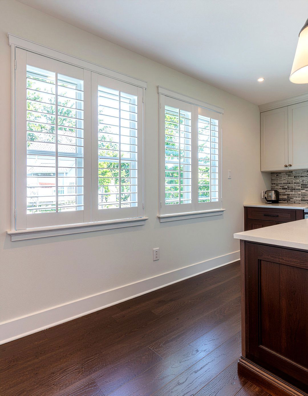 Plantation Shutters - 30 kitchen window treatment ideas