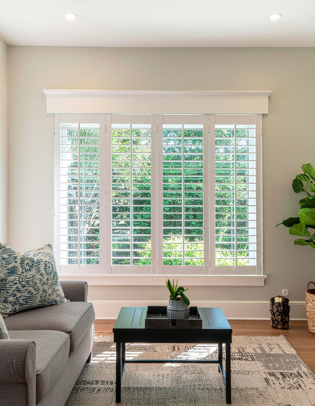 Plantation style shutters - 30 British colonial living room ideas