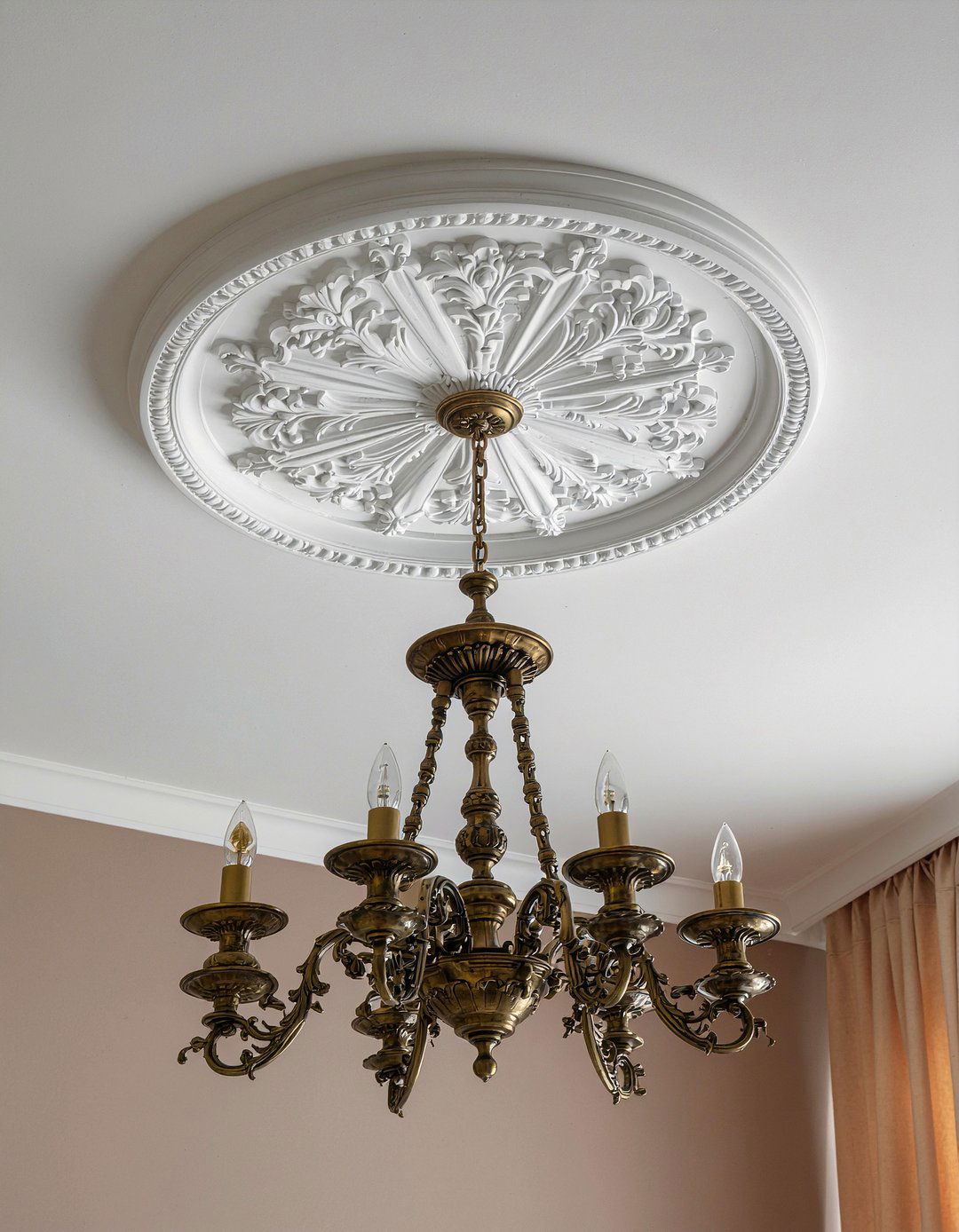 Plaster ceiling rose - 30 Georgian dining room ideas