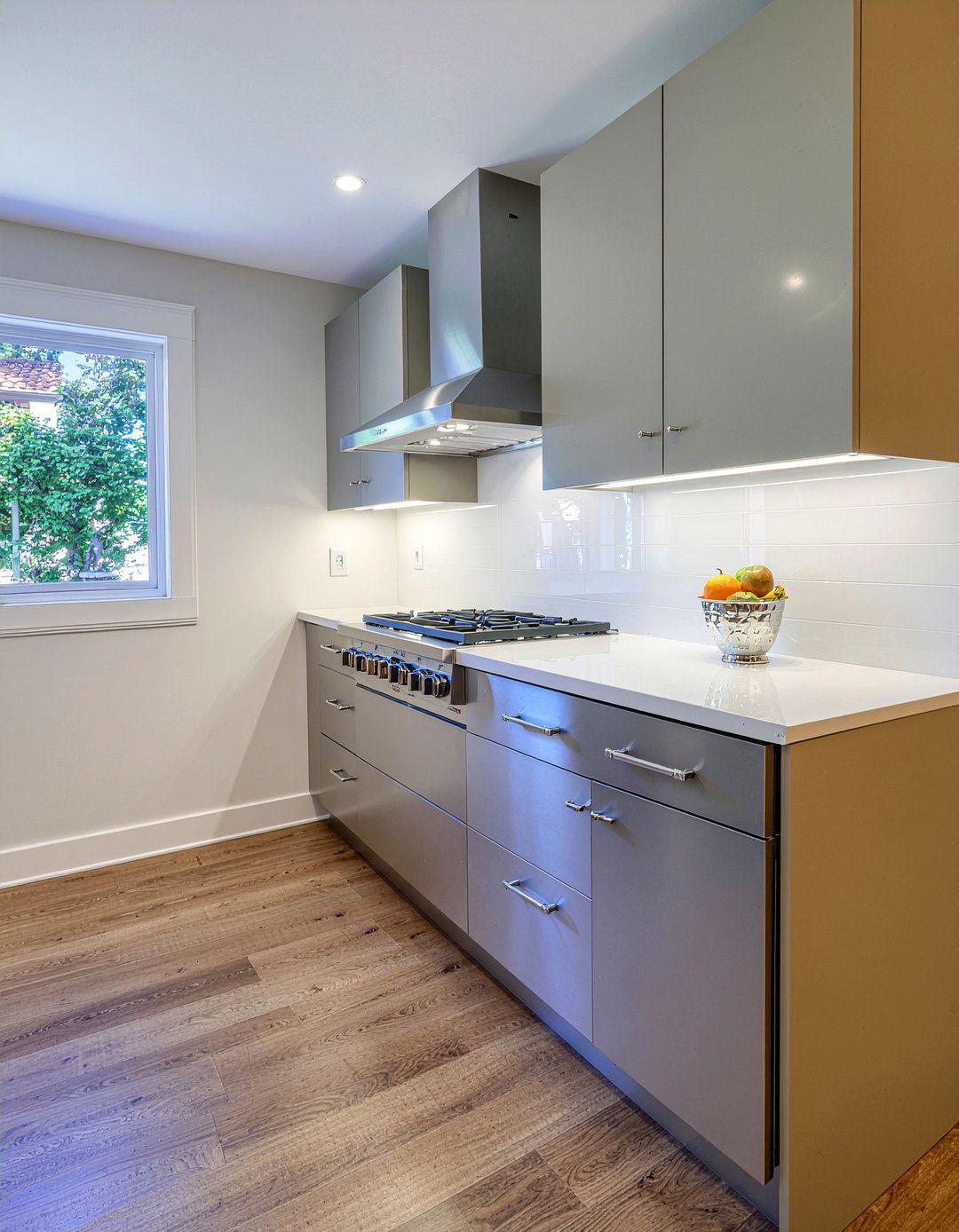 Polished Chrome And Brushed Nickel - 30 kitchen finish mixing ideas