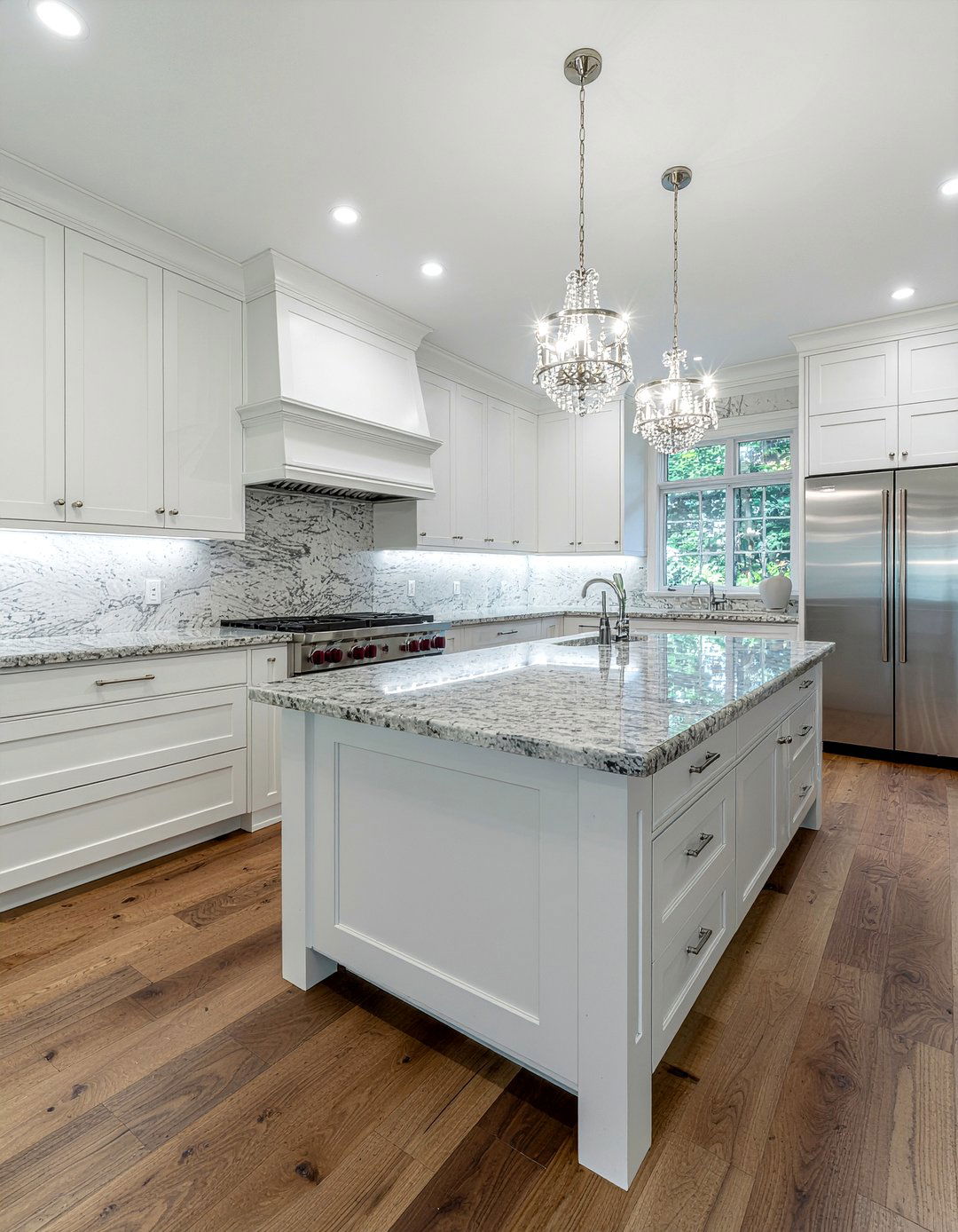 Polished gray granite kitchen - 30 gray countertop kitchen ideas