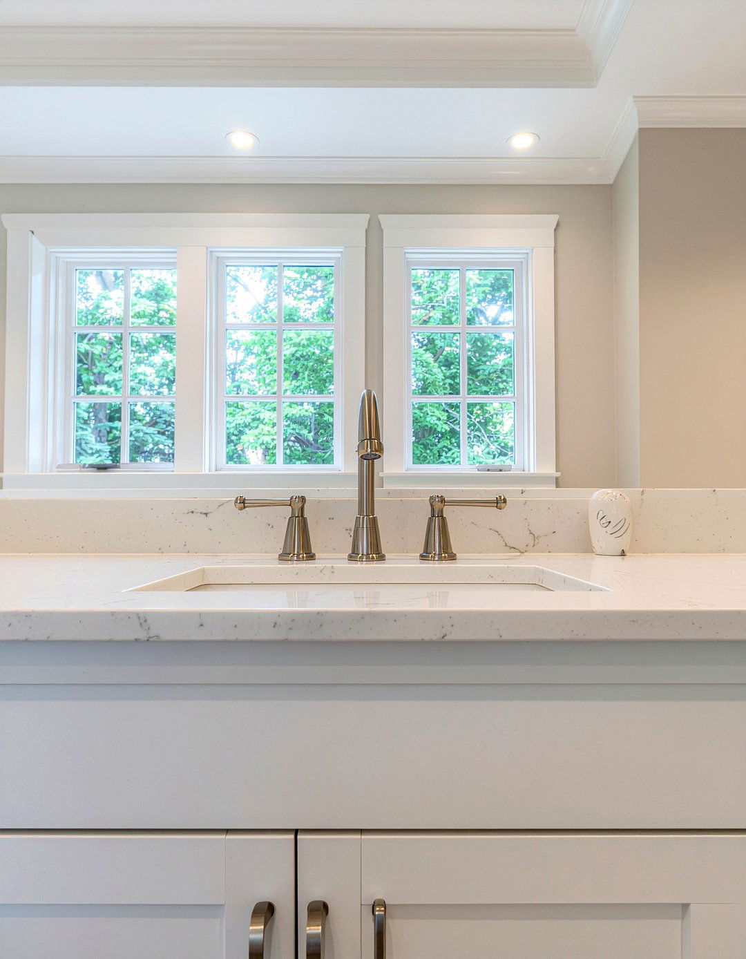 Polished nickel hardware - 30 bathroom classic element ideas