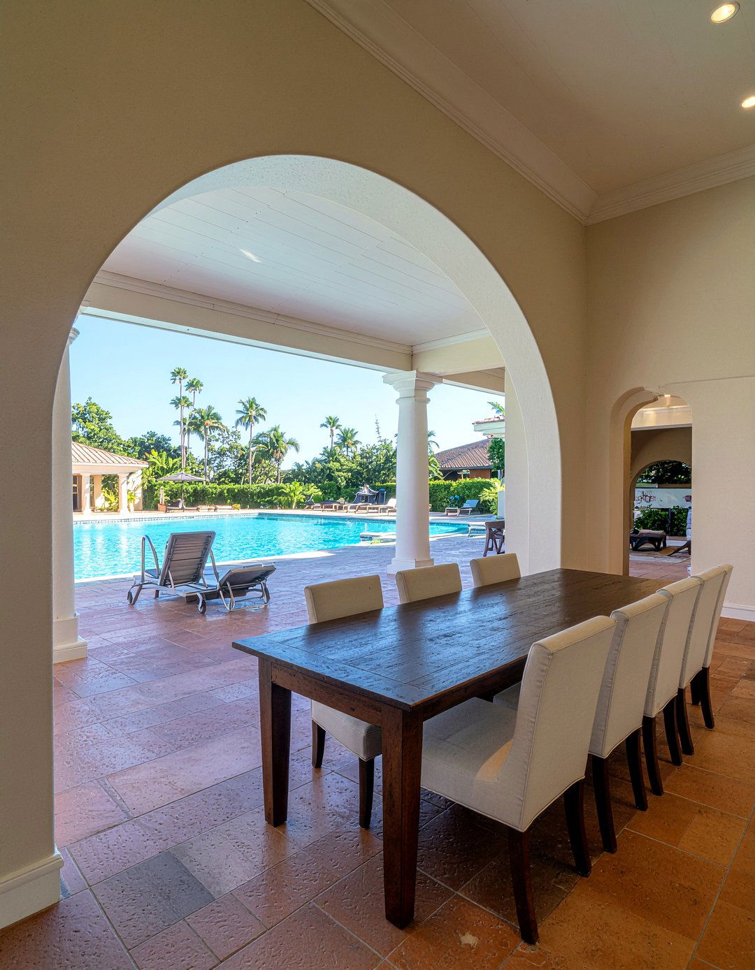 Pool House Dining - 30 poolside dining ideas