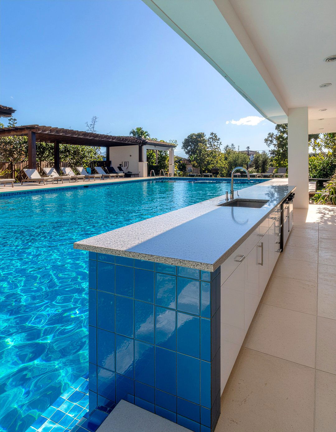 Poolside Kitchen - 30 outdoor kitchen ideas